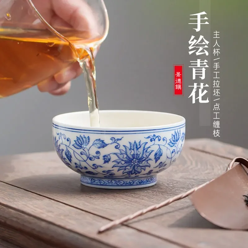 Jingdezhen high-end hand-painted blue and white ceramic teacup, master cup, large single kung fu tea set, tea cup
Jingdezhen high-end hand-painted blue and white ceramic teacup, master cup, large single kung fu tea set, tea cup