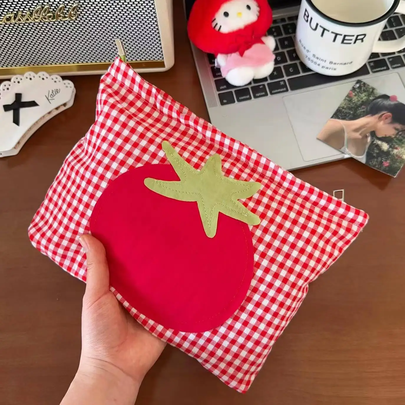 Red Plaid Tomato Makeup Bag Large Capacity Portable Toiletry Pouch Simple Versatile Cosmetic Case
Red Plaid Tomato Makeup Bag Large Capacity Portable Toiletry Pouch Simple Versatile Cosmetic Case