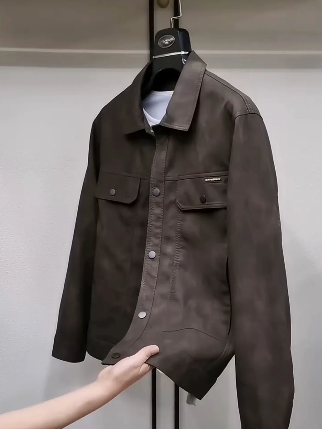 New Men's Spring Autumn Flip Collar Jacket High Quality Versatile Personality Standard Fit Long Sleeve Casual Style Antibacte...
New Men's Spring Autumn Flip Collar Jacket High Quality Versatile Personality Standard Fit Long Sleeve Casual Style Antibacte...