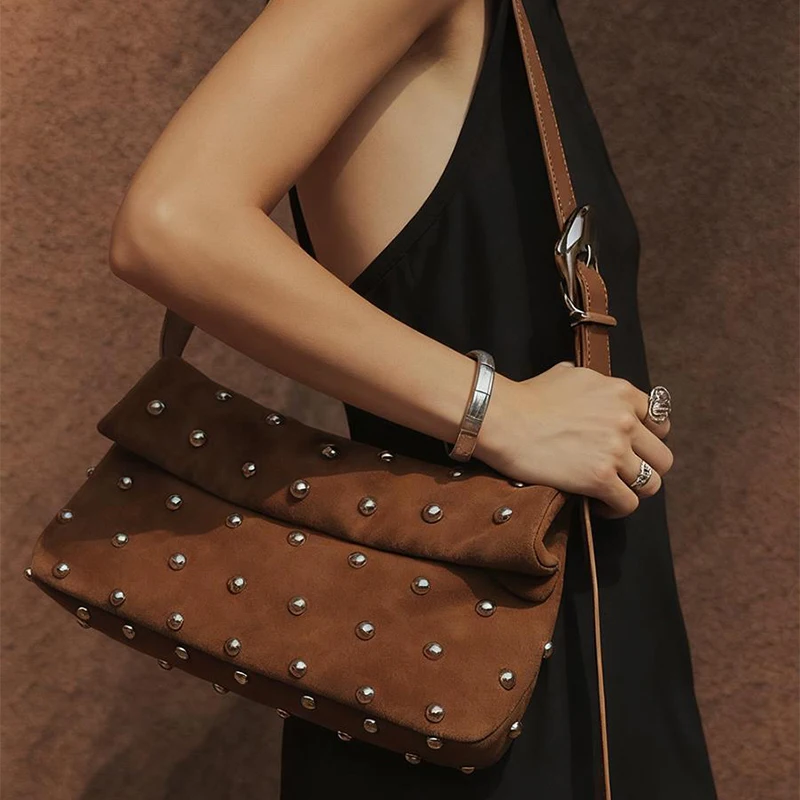 Роскошная замшевая сумка на плечо в стиле ретро с металлическими заклепками, банкетный клатч, модная элитная сумка через плечо в стиле Y2k, регулируемая сумка через плечо
Роскошная замшевая сумка на плечо в стиле ретро с металлическими заклепками, банкетный клатч, модная элитная сумка через плечо в стиле Y2k, регулируемая сумка через плечо