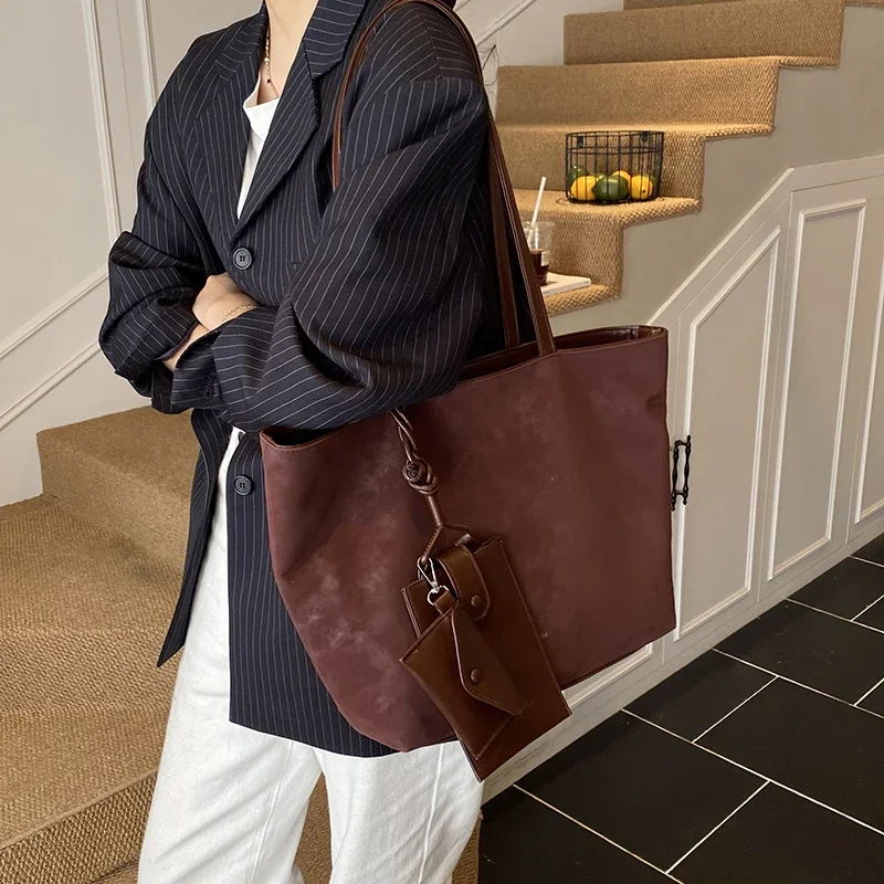 Elegant Vintage Diaper Bag For Women Luxury Crossbody Bag Minimalist Designer Tote Leather Practical And Chic Day Bag
Elegant Vintage Diaper Bag For Women Luxury Crossbody Bag Minimalist Designer Tote Leather Practical And Chic Day Bag