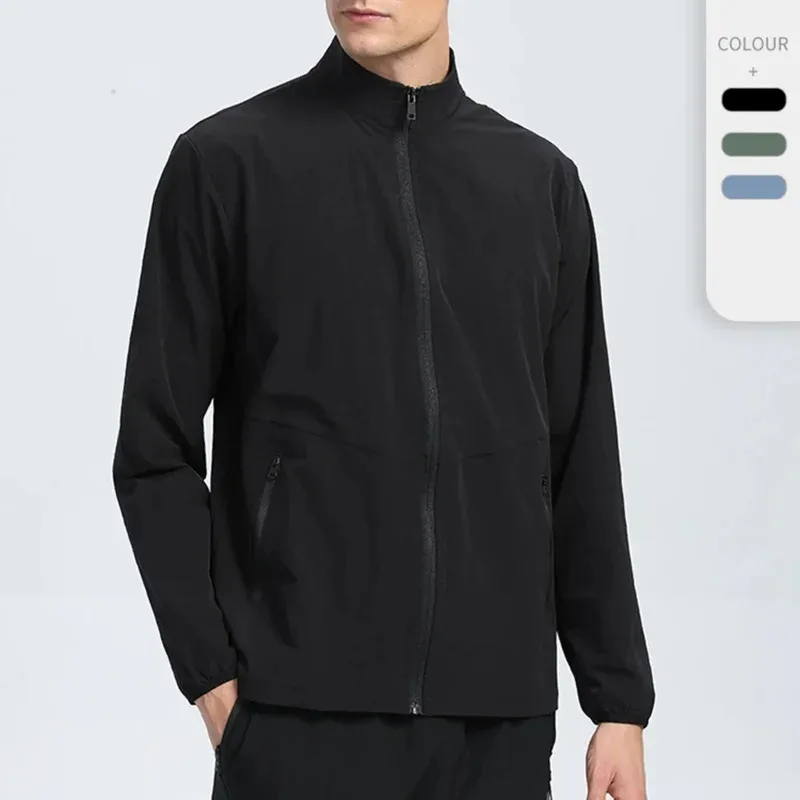 Высококачественная роскошная уличная куртка европейского и американского размера, весенне-осенняя легкая куртка на молнии из софтшелла для мужчин
Высококачественная роскошная уличная куртка европейского и американского размера, весенне-осенняя легкая куртка на молнии из софтшелла для мужчин