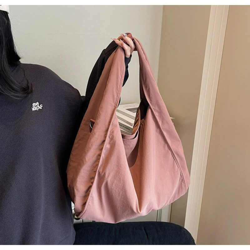Simple and Fashionable Tote Bag Casual and Versatile Crossbody Bag Korean Version Large Capacity Adjustable Shoudler Bag
Simple and Fashionable Tote Bag Casual and Versatile Crossbody Bag Korean Version Large Capacity Adjustable Shoudler Bag