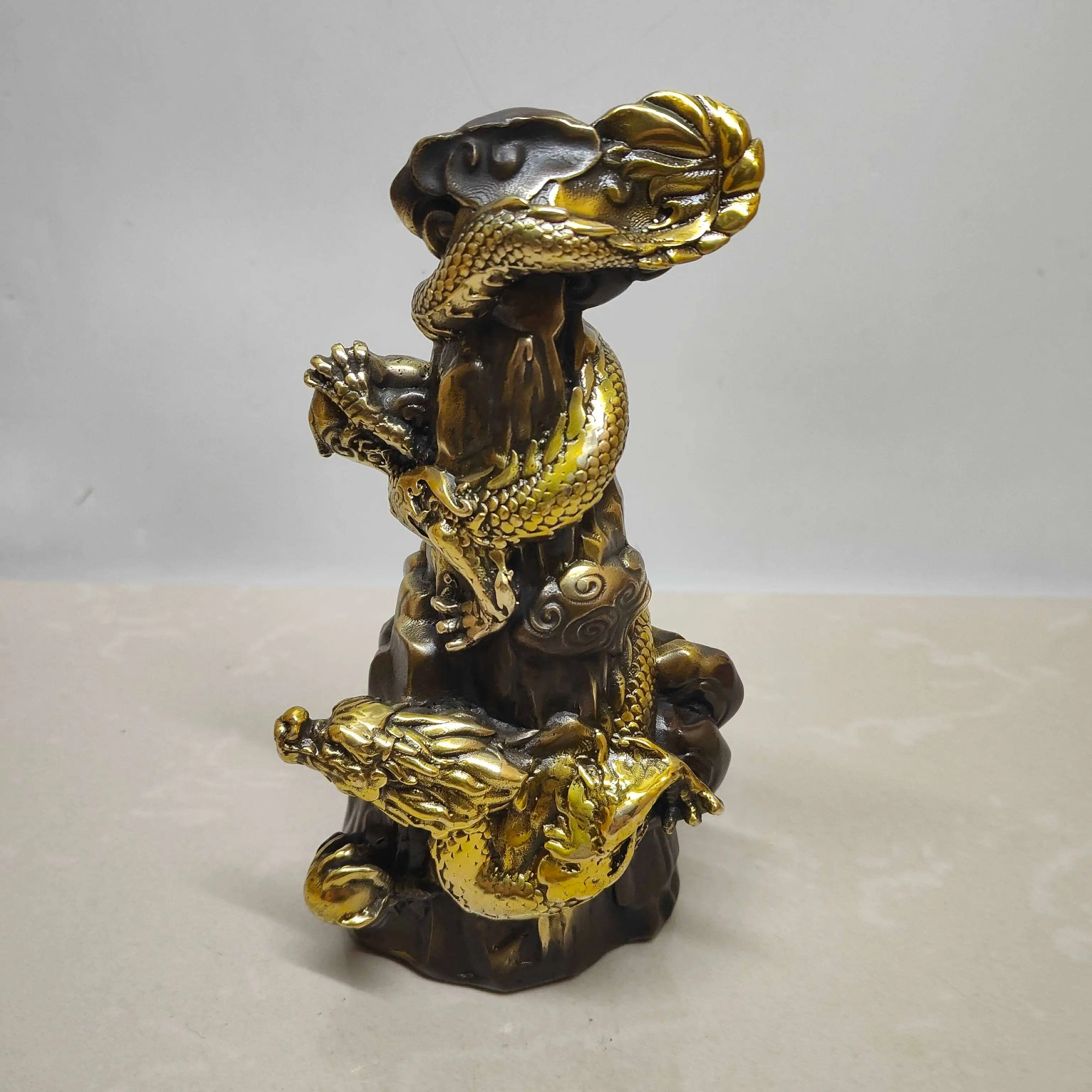 Chinese Feng Shui Vintage Brass Gilt Dragon Statue Lucky Home Office Tabletop Decor Craft
Chinese Feng Shui Vintage Brass Gilt Dragon Statue Lucky Home Office Tabletop Decor Craft