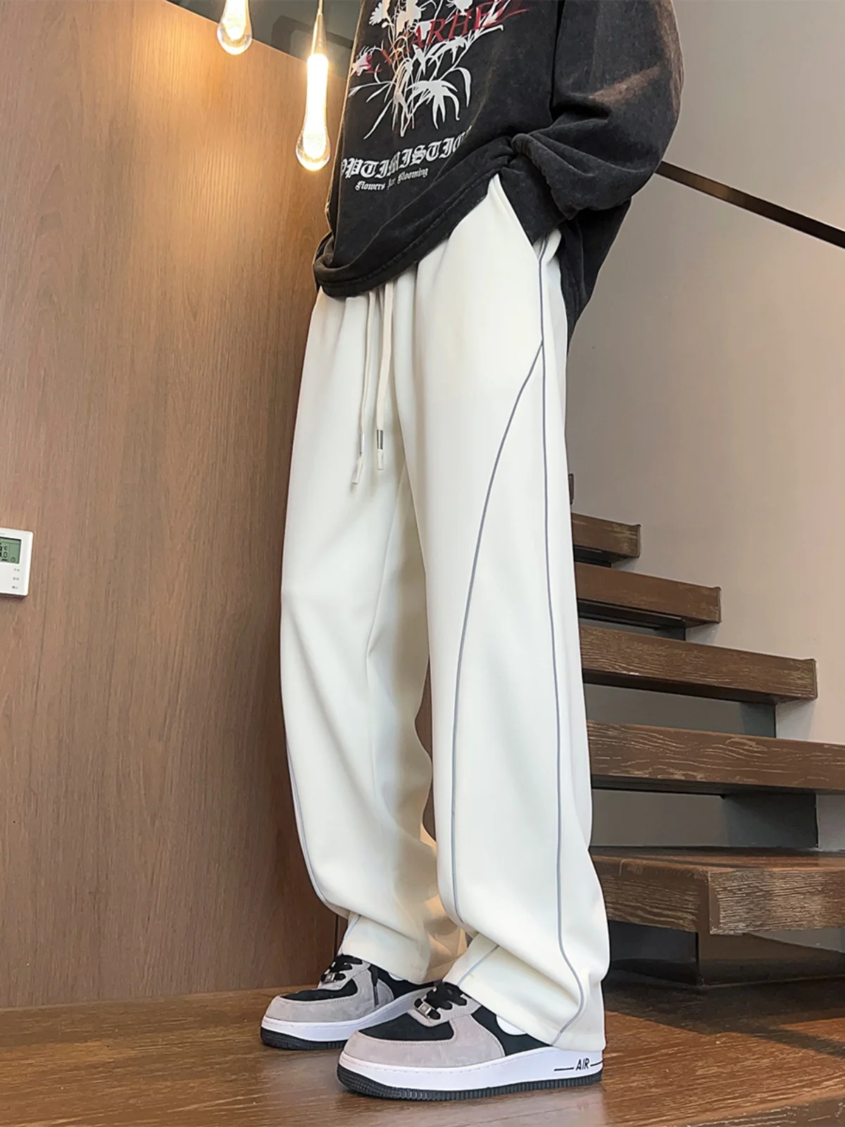 Брюки мужские повседневные бежевые, весна-осень, в американском стиле, в полоску, свободные, спортивные, прямого кроя, широкие штанины
Брюки мужские повседневные бежевые, весна-осень, в американском стиле, в полоску, свободные, спортивные, прямого кроя, широкие штанины