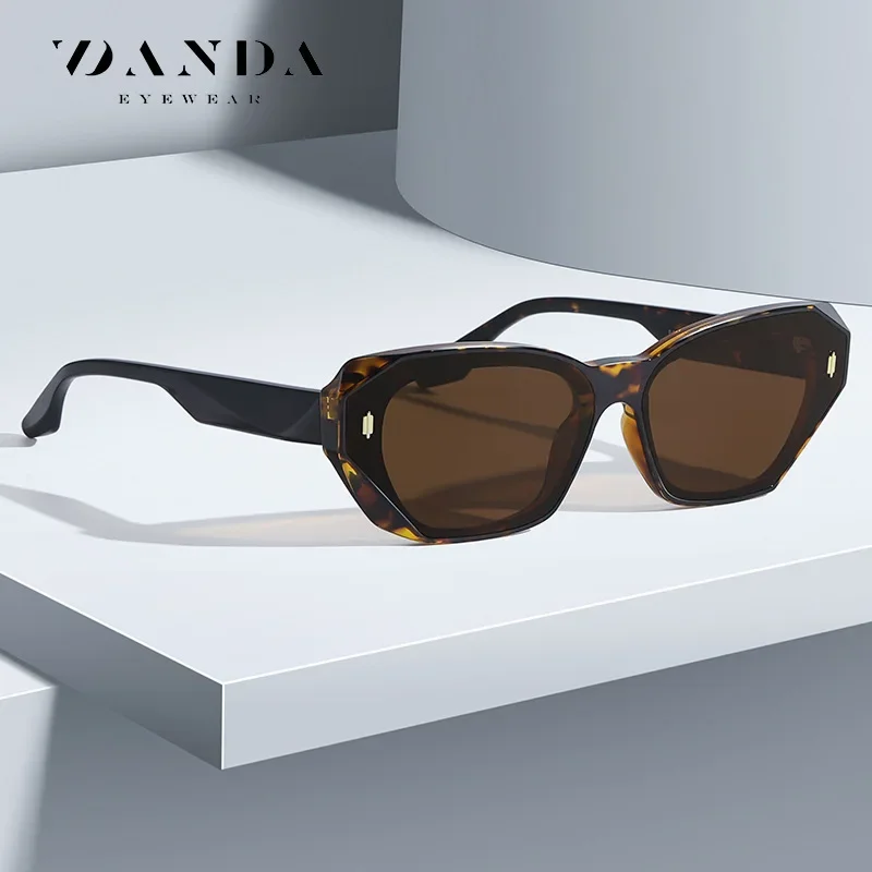 Women Polarized Sunglasses Ladies Cat Eye Irregular Frame Fashion Brand Designer Sun Glasses for Men Women Shades Goggle UV400
Women Polarized Sunglasses Ladies Cat Eye Irregular Frame Fashion Brand Designer Sun Glasses for Men Women Shades Goggle UV400