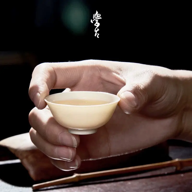 Xuegu Handmade f-Extruded Thin Porcelain Cicada Wing Cup Ruoen Tea Cup Jingdezhen Porcelain Tea Set Simple Chinese Sle
Xuegu Handmade f-Extruded Thin Porcelain Cicada Wing Cup Ruoen Tea Cup Jingdezhen Porcelain Tea Set Simple Chinese Sle