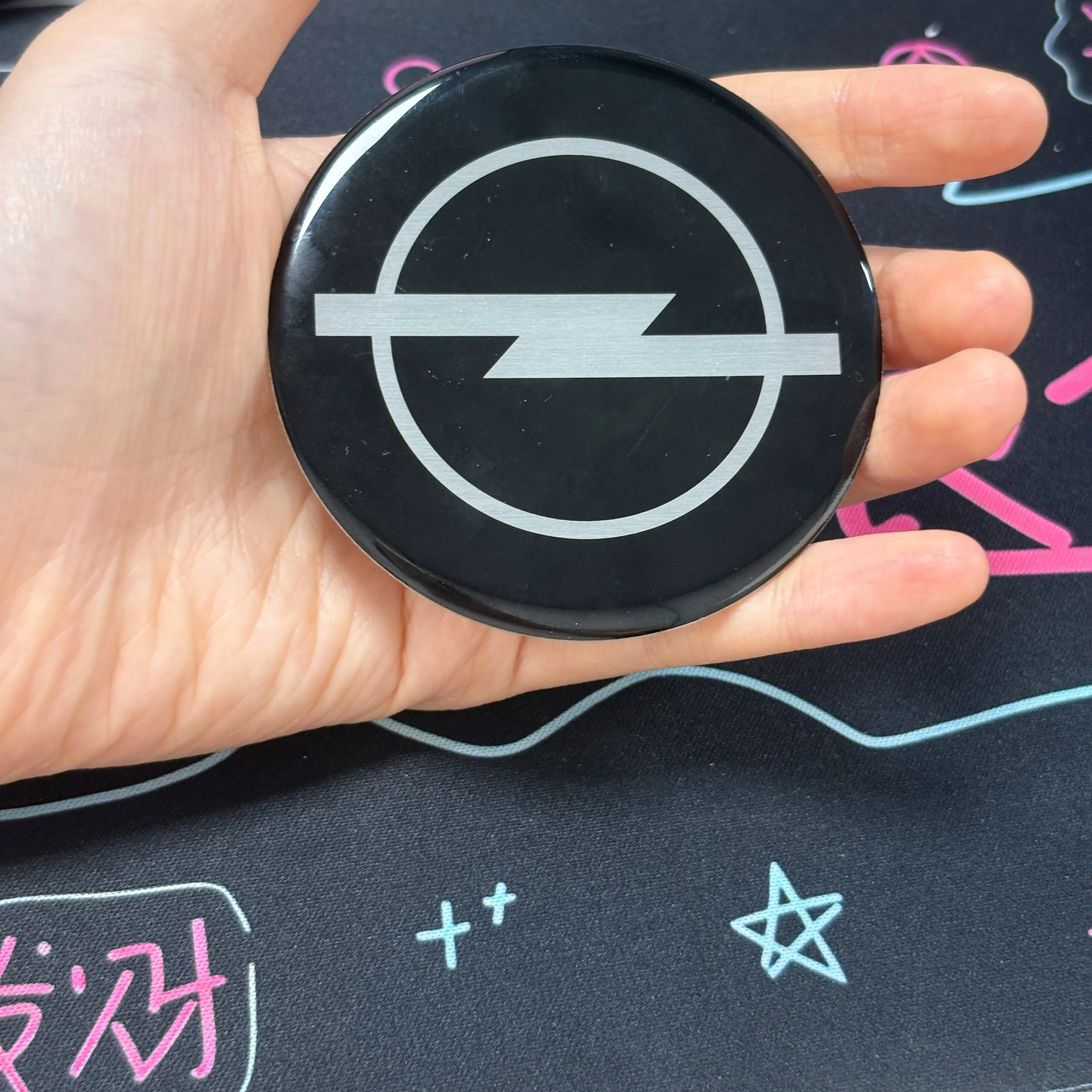 Металлическая эмблема Opel диаметром 70 мм для калибра, кавалер, астра GSI, клейкий круглый значок 
Металлическая эмблема Opel диаметром 70 мм для калибра, кавалер, астра GSI, клейкий круглый значок