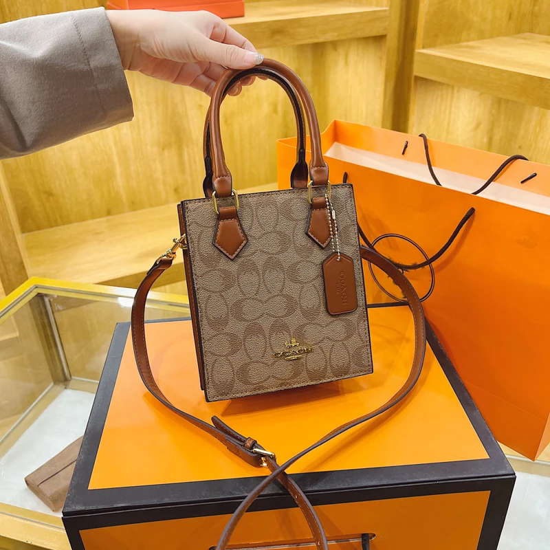 Trendy Elegant Casual Vintage Classic Designer Paris High-End Leather Ladies Shoulder Diaper Bag
Trendy Elegant Casual Vintage Classic Designer Paris High-End Leather Ladies Shoulder Diaper Bag