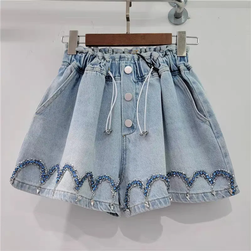 Женские элегантные джинсовые шорты Clothland с бисером, на шнурке, с эластичной резинкой на талии, с завязками, блестящие мини-шорты SA88
Женские элегантные джинсовые шорты Clothland с бисером, на шнурке, с эластичной резинкой на талии, с завязками, блестящие мини-шорты SA88