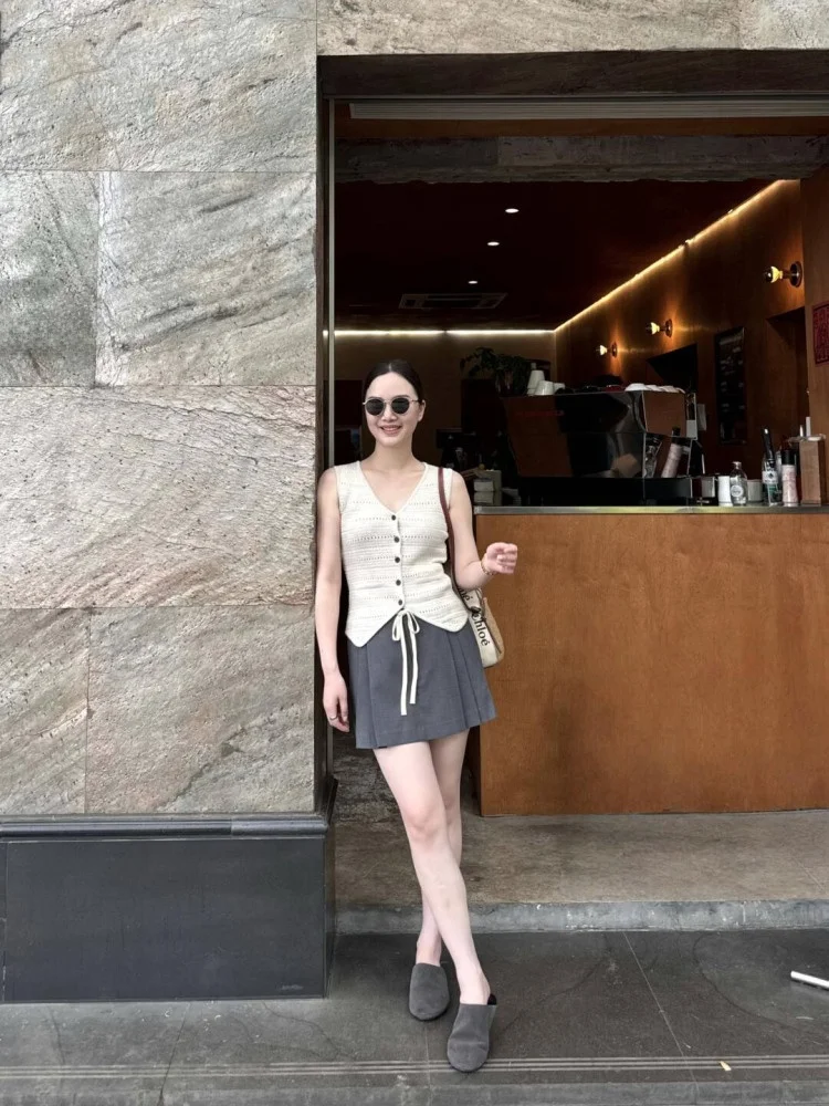 Женский вязаный жилет с v-образным вырезом в стиле ретро, летний новый дизайн, текстурированный топ, модный маленький утренний колокольчик, даже...
Женский вязаный жилет с v-образным вырезом в стиле ретро, летний новый дизайн, текстурированный топ, модный маленький утренний колокольчик, даже...