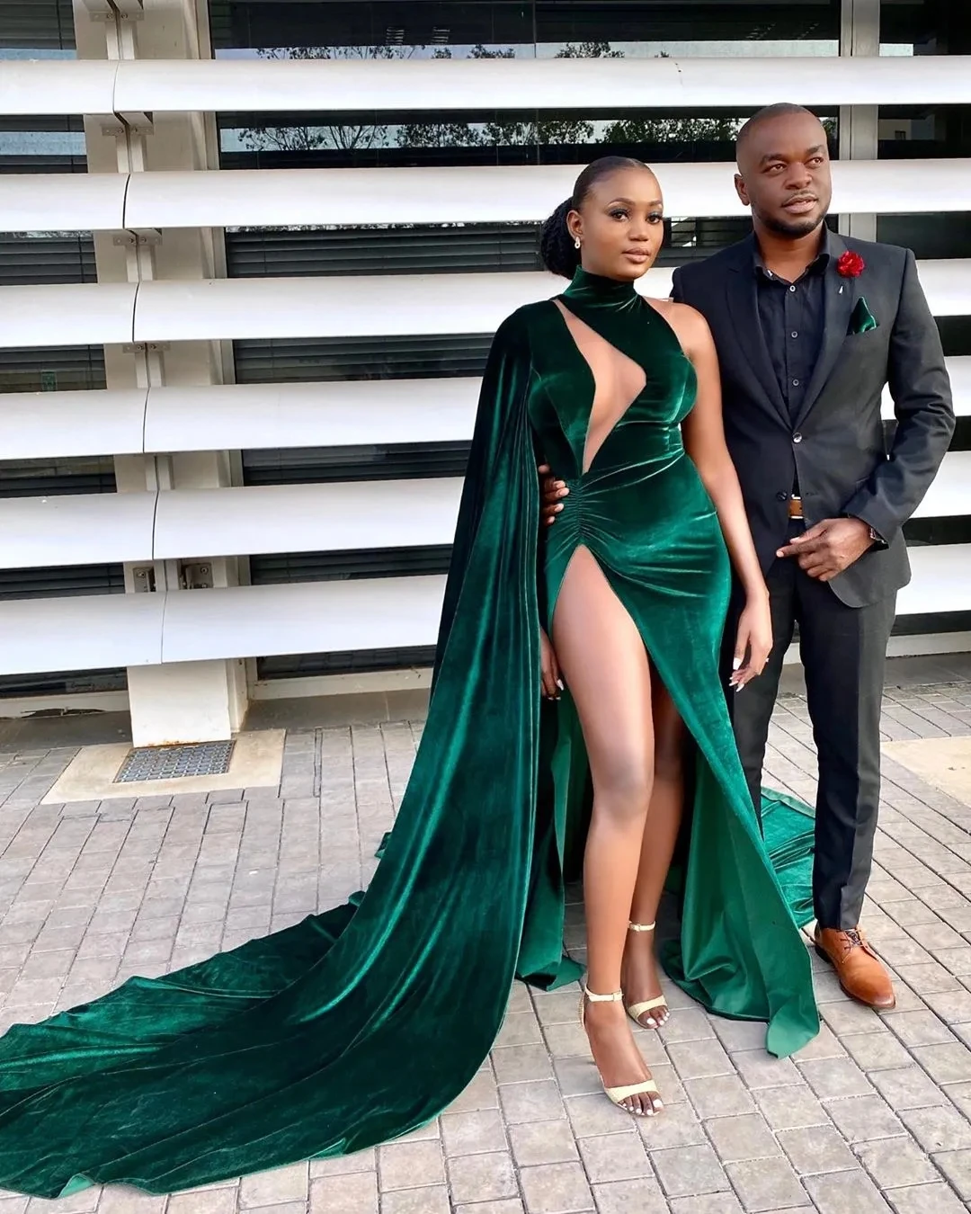 2025 Sexy Green Velvet Mermaid Cut Formal Prom Dress High Neck Side Split Long Evening Birthday Gowns Party Dresses
2025 Sexy Green Velvet Mermaid Cut Formal Prom Dress High Neck Side Split Long Evening Birthday Gowns Party Dresses