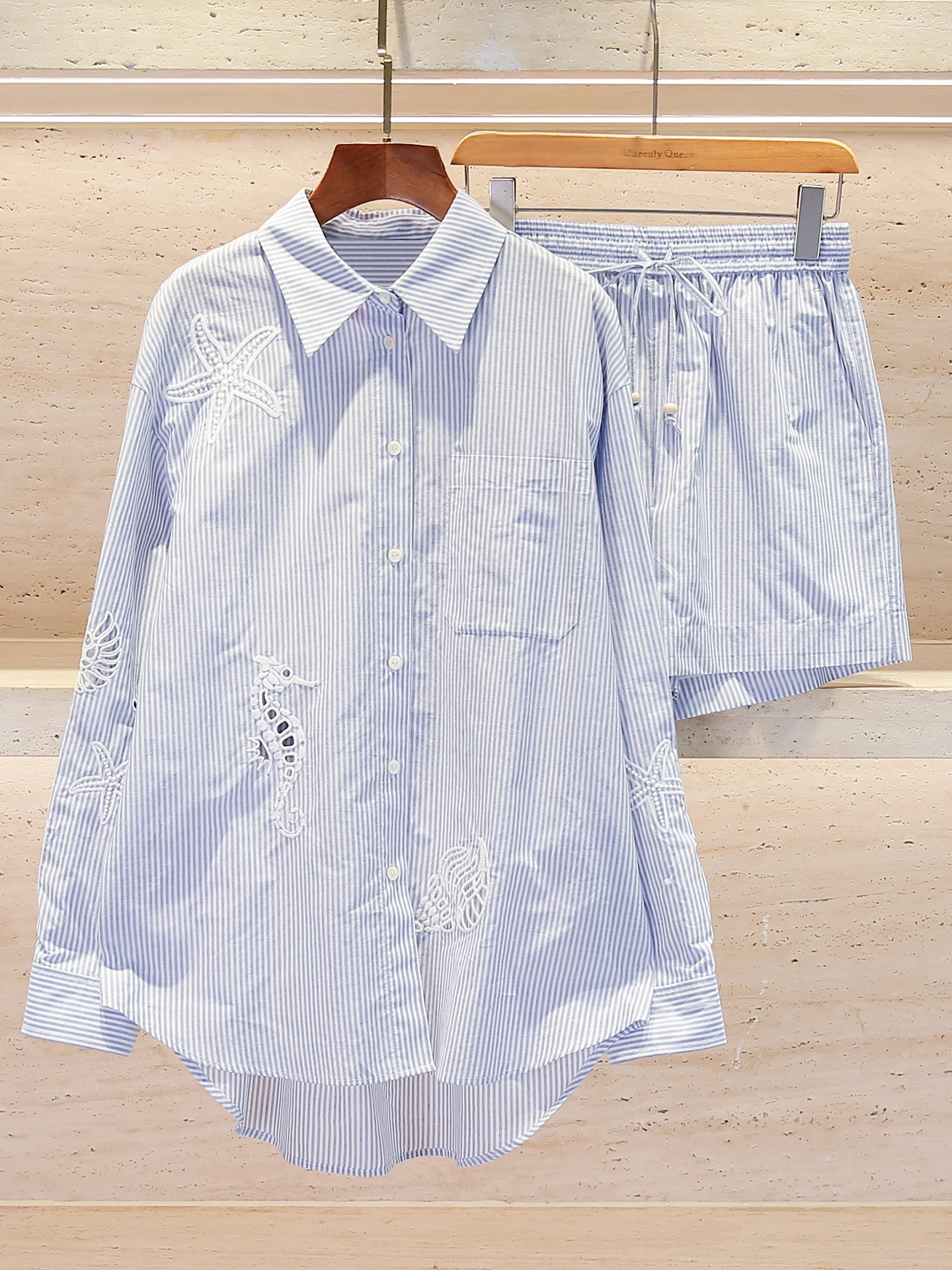 Elegant Embroidered Striped Shirt Top And Wide Leg Shorts Set High Waist Button down Long Sleeve Casual Fashion Women's Ensemble
Elegant Embroidered Striped Shirt Top And Wide Leg Shorts Set High Waist Button down Long Sleeve Casual Fashion Women's Ensemble