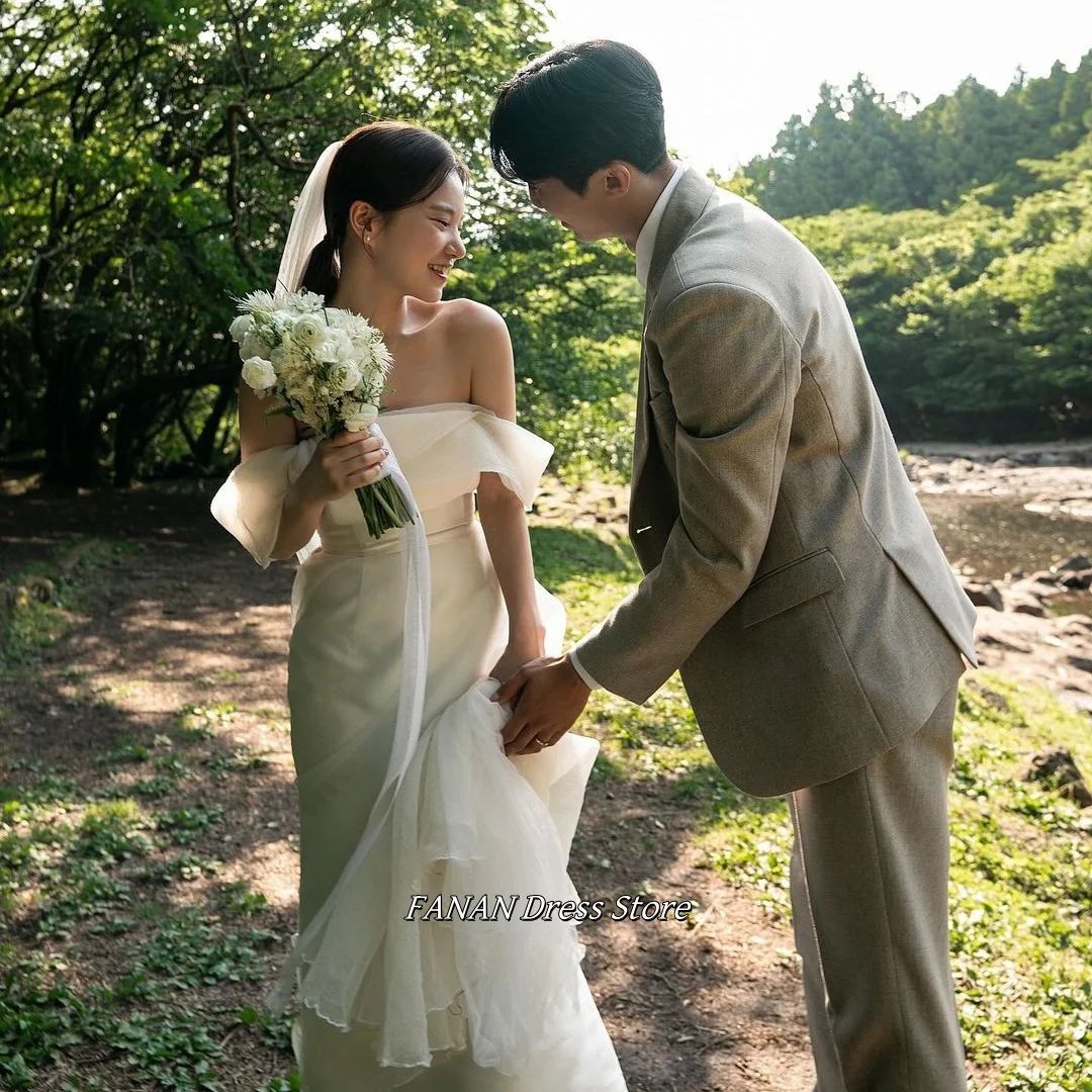 Colavis Asta Photoshoot Korean Off the Shoulder Wedding Dress Organza Customized Ivory Classic Bride Dresses Bridal Gowns
Colavis Asta Photoshoot Korean Off the Shoulder Wedding Dress Organza Customized Ivory Classic Bride Dresses Bridal Gowns