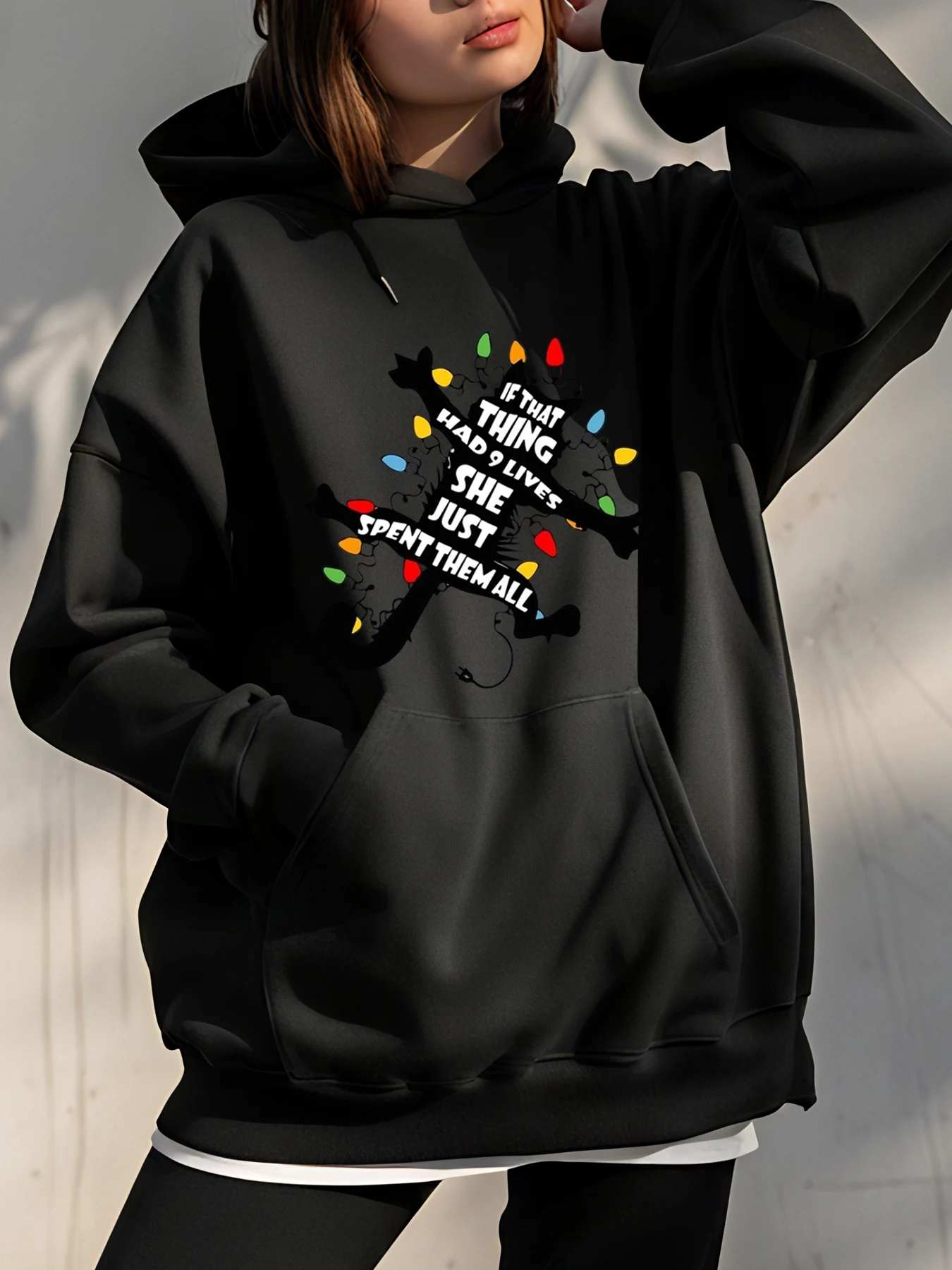 Женская толстовка с капюшоном, черные рождественские огни, повседневная толстовка с принтом, праздничный модный пуловер с графическим рисунком для женщин
Женская толстовка с капюшоном, черные рождественские огни, повседневная толстовка с принтом, праздничный модный пуловер с графическим рисунком для женщин