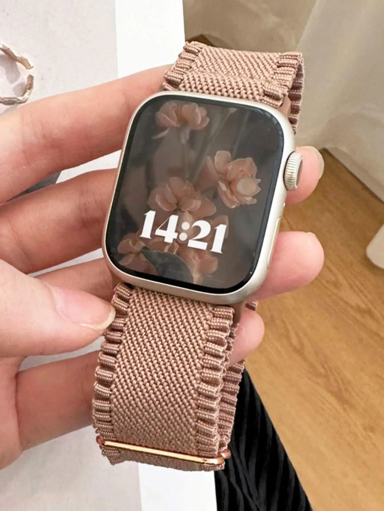 1pc Black Ruffle Fringe Elastic Polyamide Strap 38/40/41/42/44/45/49mm, Compatible With Apple Watch Ultra/SE/8/7/6/5/4/3/2/1
1pc Black Ruffle Fringe Elastic Polyamide Strap 38/40/41/42/44/45/49mm, Compatible With Apple Watch Ultra/SE/8/7/6/5/4/3/2/1