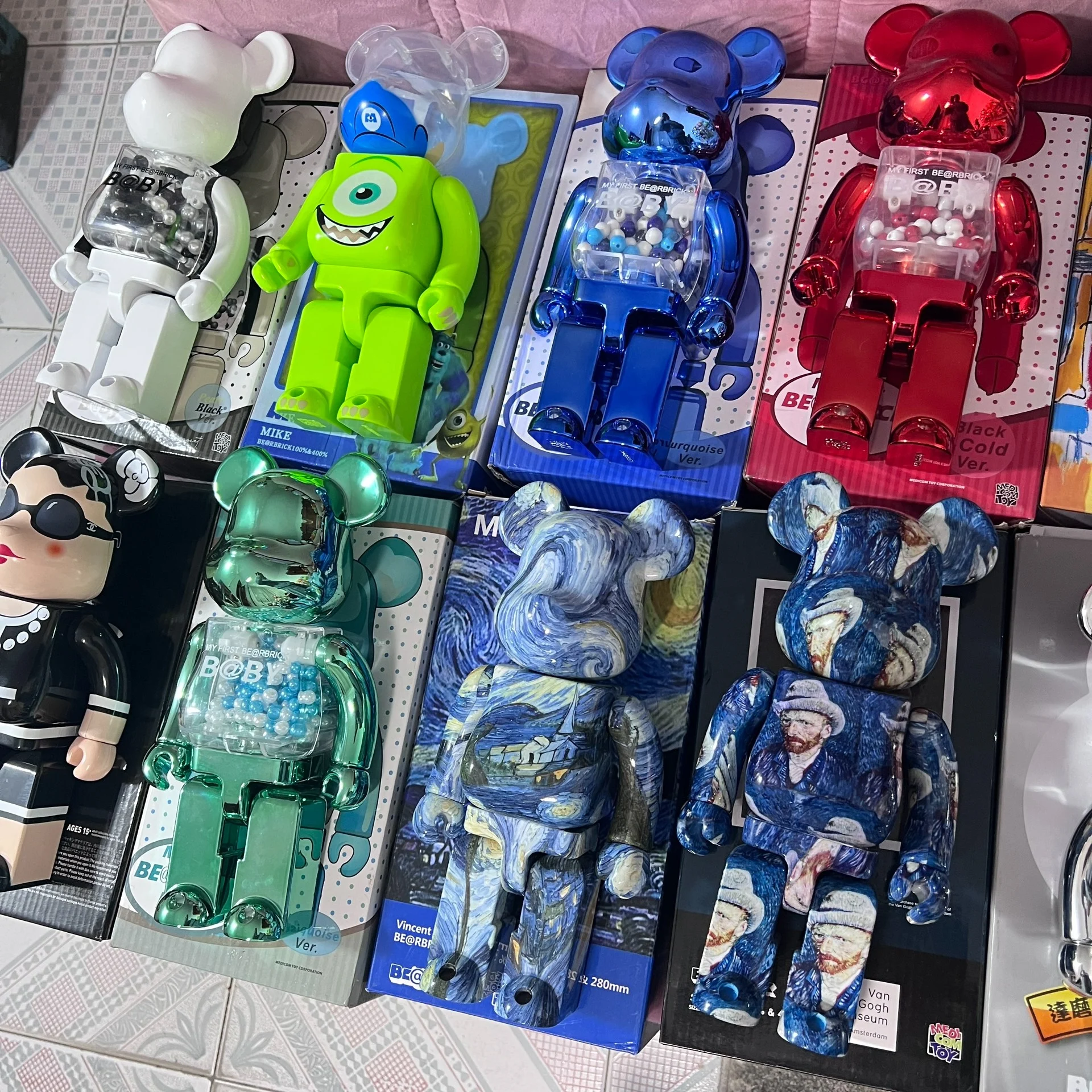 Bearbrick 400% Crown Starry Night Earth Style 28cm Height 11 Inch Home Decoration Figure Joints Can Rotate Desktop Doll
Bearbrick 400% Crown Starry Night Earth Style 28cm Height 11 Inch Home Decoration Figure Joints Can Rotate Desktop Doll