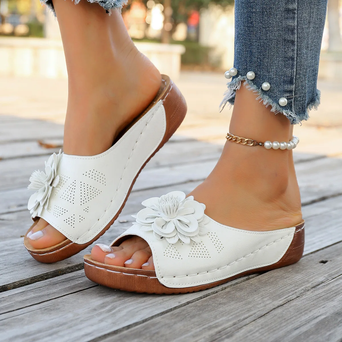 2026 New Large Size Women's Roman Style Hollow Out Lightweight Slip-On Shoes Sewing Line Cross-Border Platform Slippers
2026 New Large Size Women's Roman Style Hollow Out Lightweight Slip-On Shoes Sewing Line Cross-Border Platform Slippers