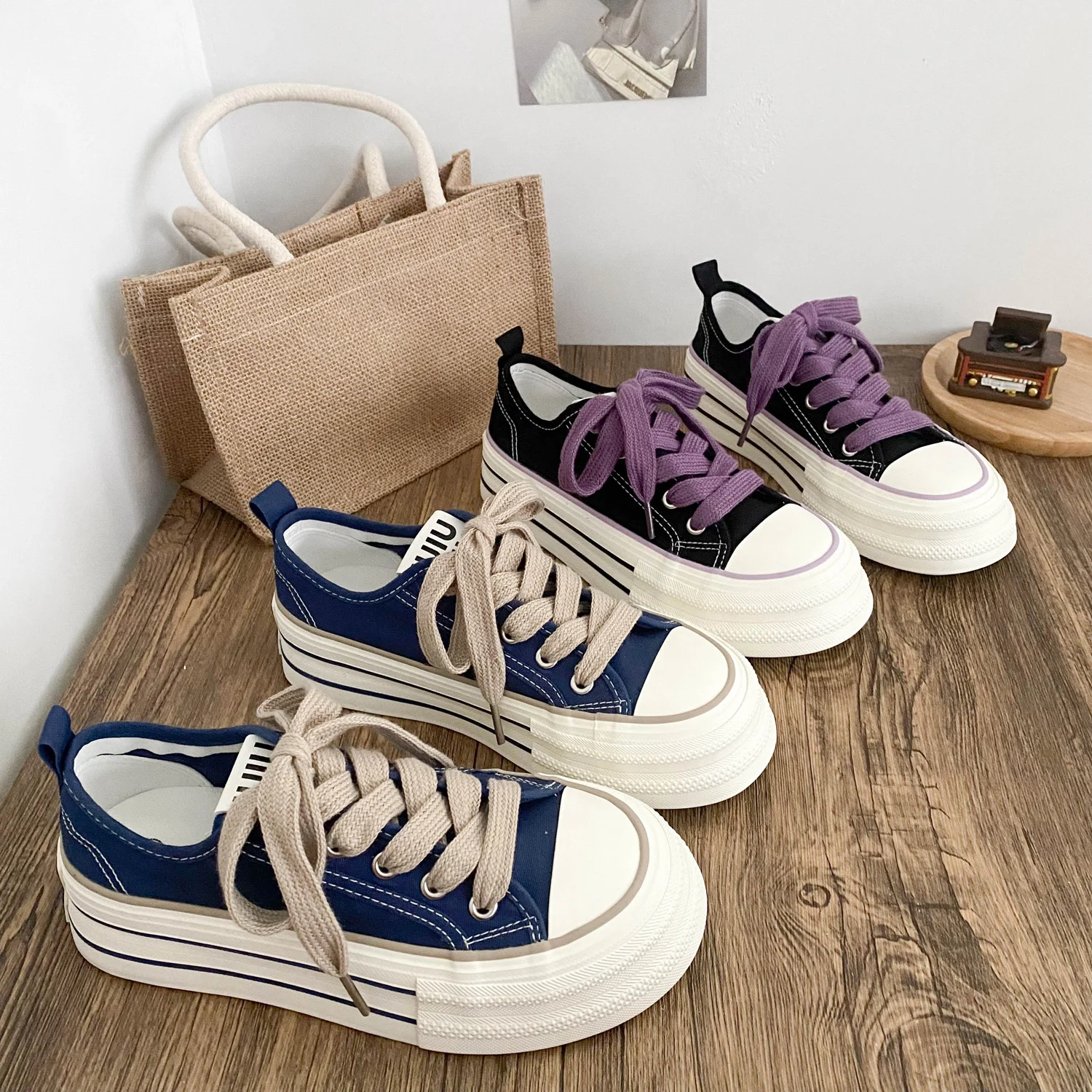 Женские повседневные слипоны из канваса на танкетке, весна-осень, новые, мягкие, с круглым носком, на резиновой подошве
Женские повседневные слипоны из канваса на танкетке, весна-осень, новые, мягкие, с круглым носком, на резиновой подошве