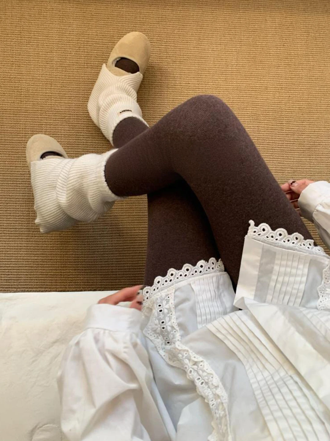 High Waist Fleece Lined Velvet Leggings Women's Autumn Winter Thermal Trousers Loose Elastic Waist Long Pants Casual Wear
High Waist Fleece Lined Velvet Leggings Women's Autumn Winter Thermal Trousers Loose Elastic Waist Long Pants Casual Wear
