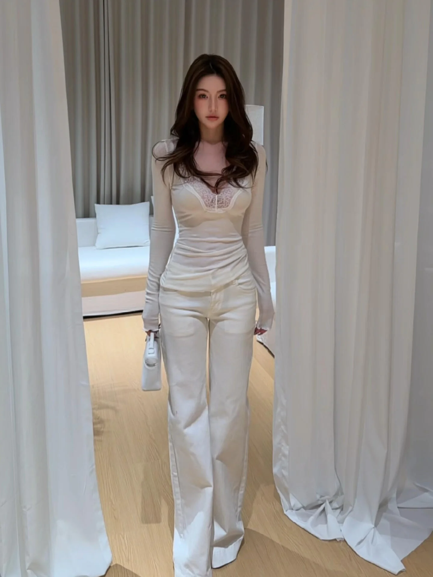 White V-Neck Lace Long Sleeve Knitted Base Shirt Women's Autumn Winter Slimming Inner Wear Spicy T-Shirt Top
White V-Neck Lace Long Sleeve Knitted Base Shirt Women's Autumn Winter Slimming Inner Wear Spicy T-Shirt Top
