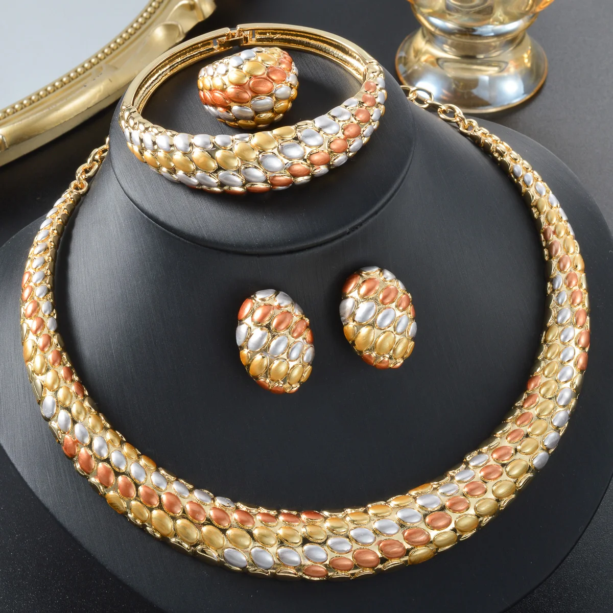 Women Multi Tone Gold Plated 4Pcs Textured Jewelry Set Necklace Bangle Ring Earrings Vintage Accessory Wedding Daily Party Gift
Women Multi Tone Gold Plated 4Pcs Textured Jewelry Set Necklace Bangle Ring Earrings Vintage Accessory Wedding Daily Party Gift