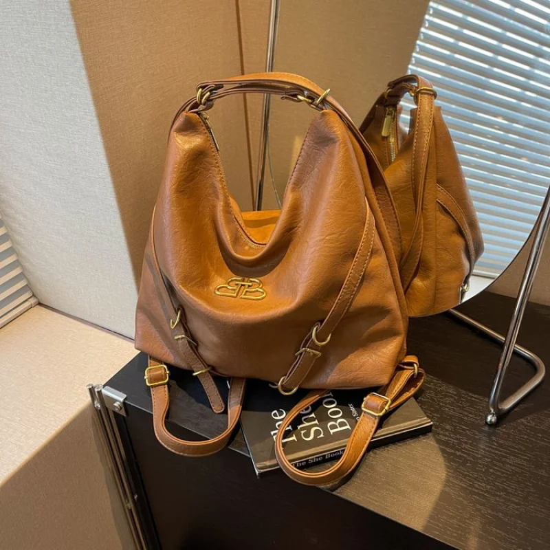 Minimalist Elegant Crossbody Bag For Business Women With Solid Color And Unique Letter Logo
Minimalist Elegant Crossbody Bag For Business Women With Solid Color And Unique Letter Logo