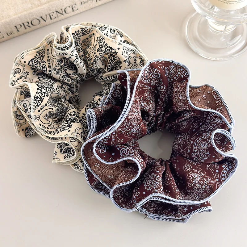 1pc Vintage Paisley Scrunchie Black White Brown Fabric Waist Design Hair Tie for Women High Bun Ponytail Holder Elegant Daily
1pc Vintage Paisley Scrunchie Black White Brown Fabric Waist Design Hair Tie for Women High Bun Ponytail Holder Elegant Daily