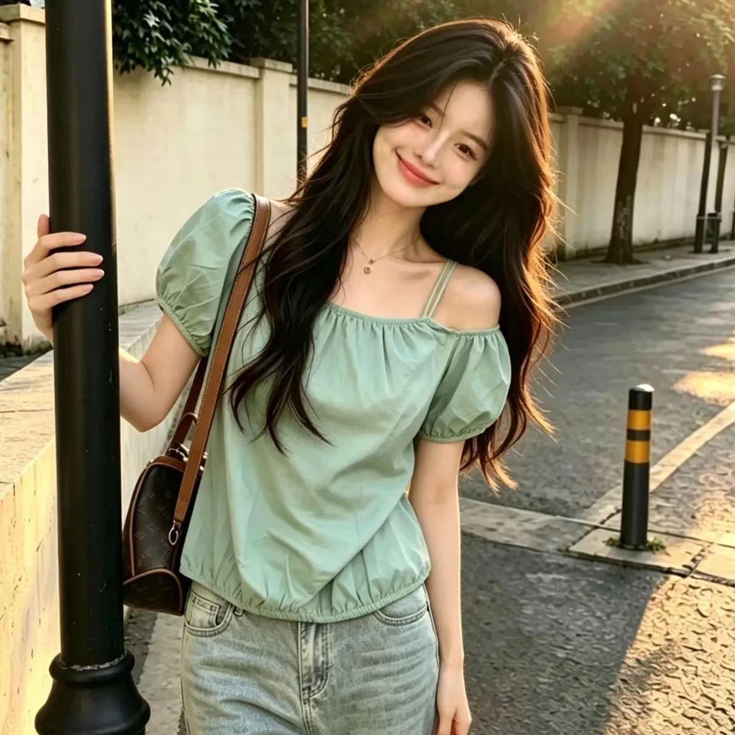 Green Shoulder-baring Bubble Sleeve Short-sleeved Women's Summer Slimming Youthful Sweet-and-spicy Beautiful Top
Green Shoulder-baring Bubble Sleeve Short-sleeved Women's Summer Slimming Youthful Sweet-and-spicy Beautiful Top