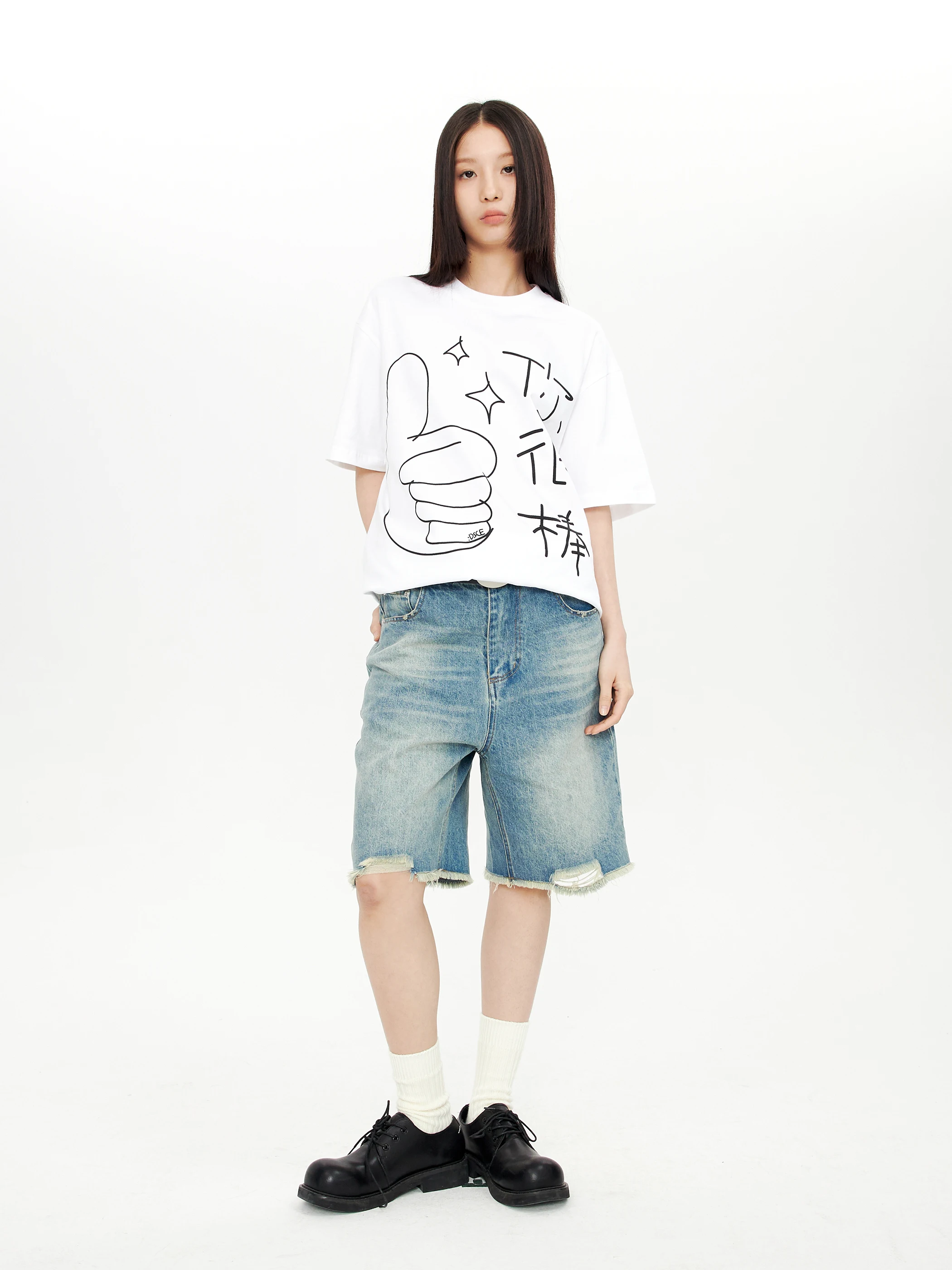 DailyScene Vintage Light Wash Distressed Hem Denim Shorts Five-Quarter Length Natural Waist Zipper Closure Summer Fashion
DailyScene Vintage Light Wash Distressed Hem Denim Shorts Five-Quarter Length Natural Waist Zipper Closure Summer Fashion