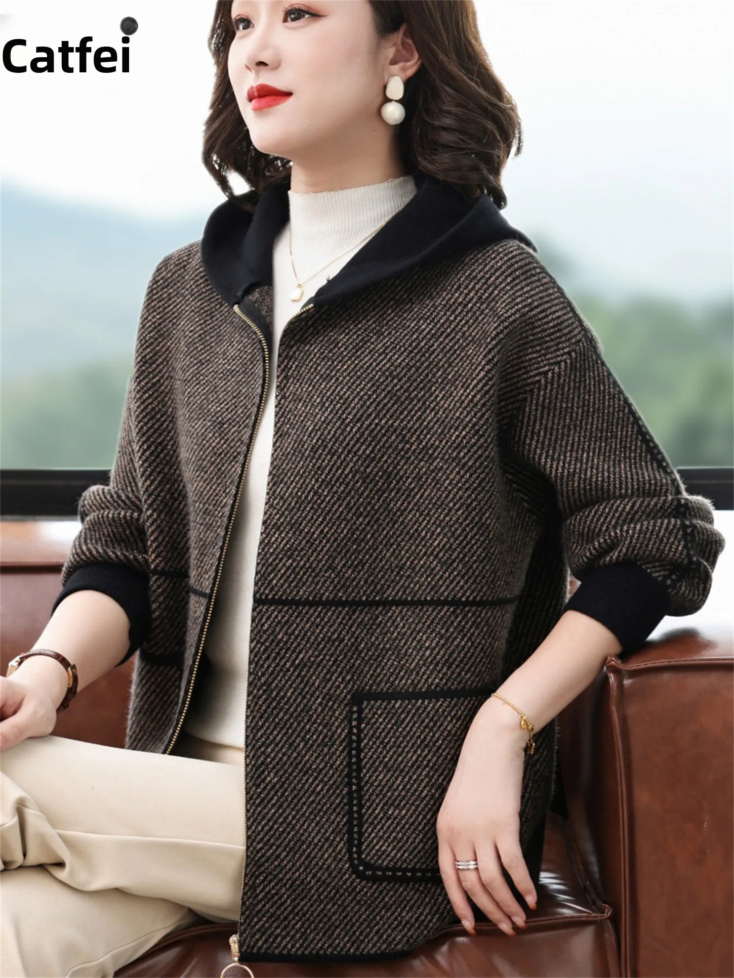 Ele Woolen Knitted Loose Coat for Older Women with Big kets Zipper Closure Faionable Autumn Winter Outerwear
Ele Woolen Knitted Loose Coat for Older Women with Big kets Zipper Closure Faionable Autumn Winter Outerwear