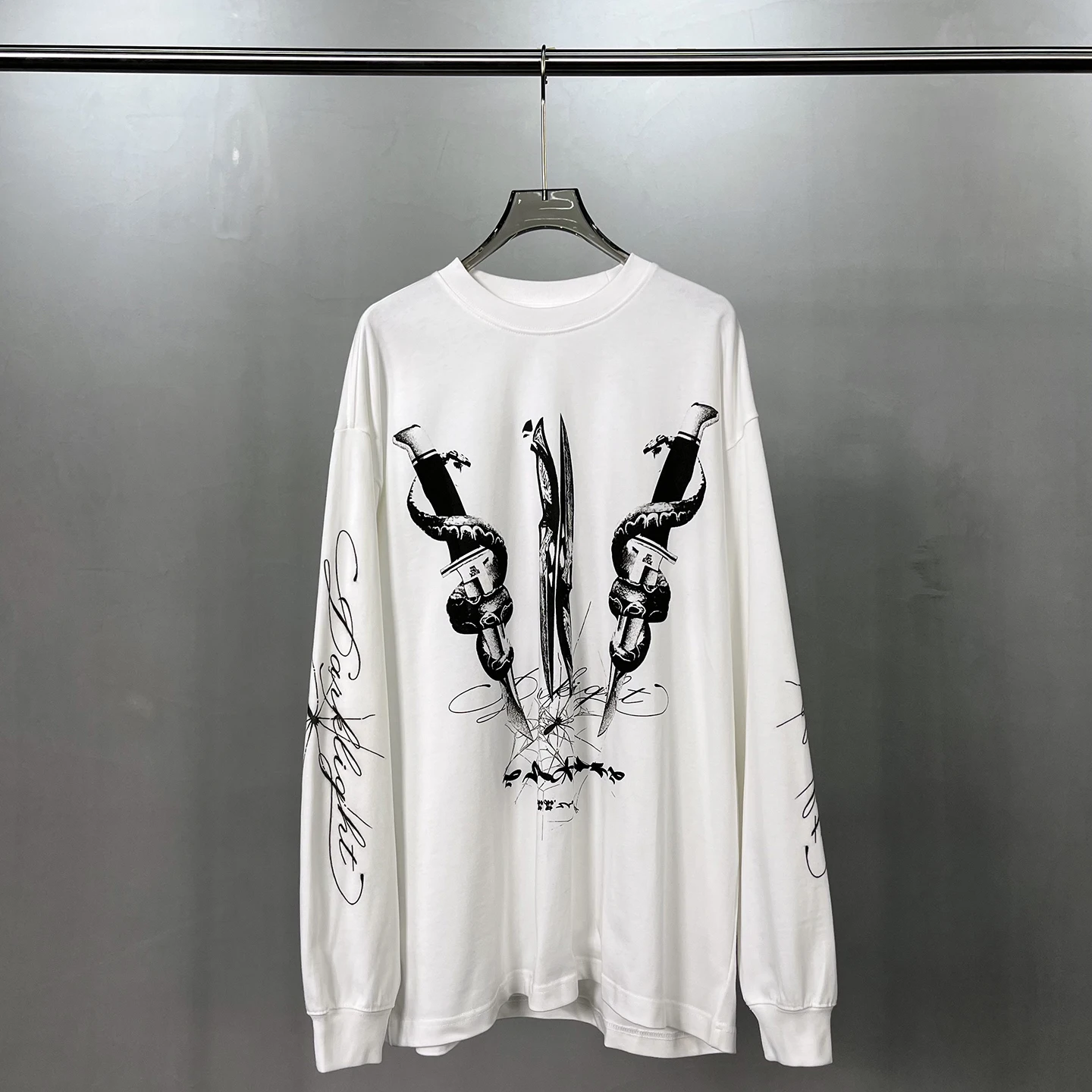 Retro k Knife Print Long Sve T-irt Oversize High Street Loose Casual Base Layer Top for Men And Women
Retro k Knife Print Long Sve T-irt Oversize High Street Loose Casual Base Layer Top for Men And Women