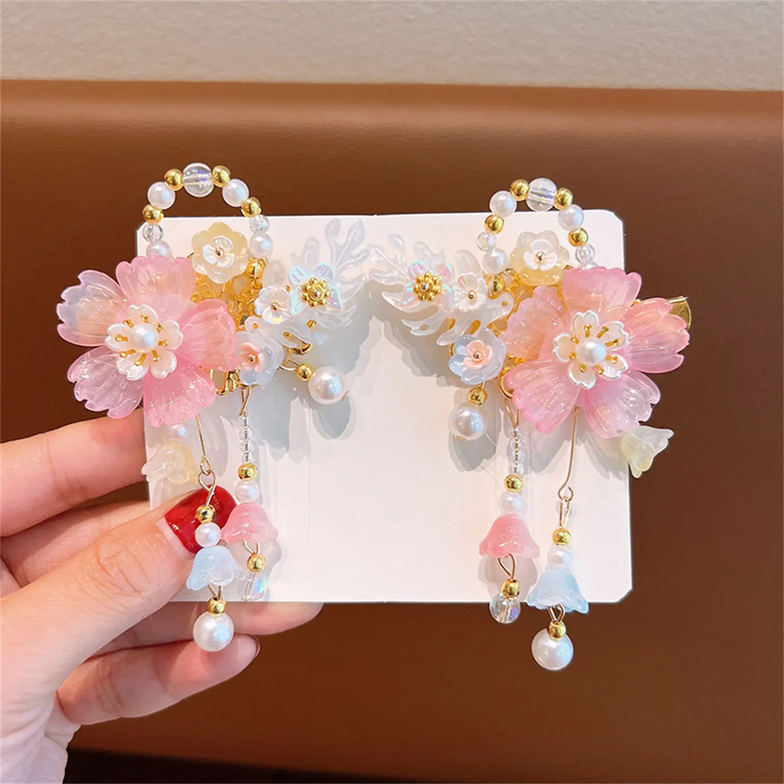 Elegant Hanfu jewelry hair accessories, classical vintage tassel hairpin, Chinese-style colored glass flower hair clip for women and girls
Elegant Hanfu jewelry hair accessories, classical vintage tassel hairpin, Chinese-style colored glass flower hair clip for women and girls