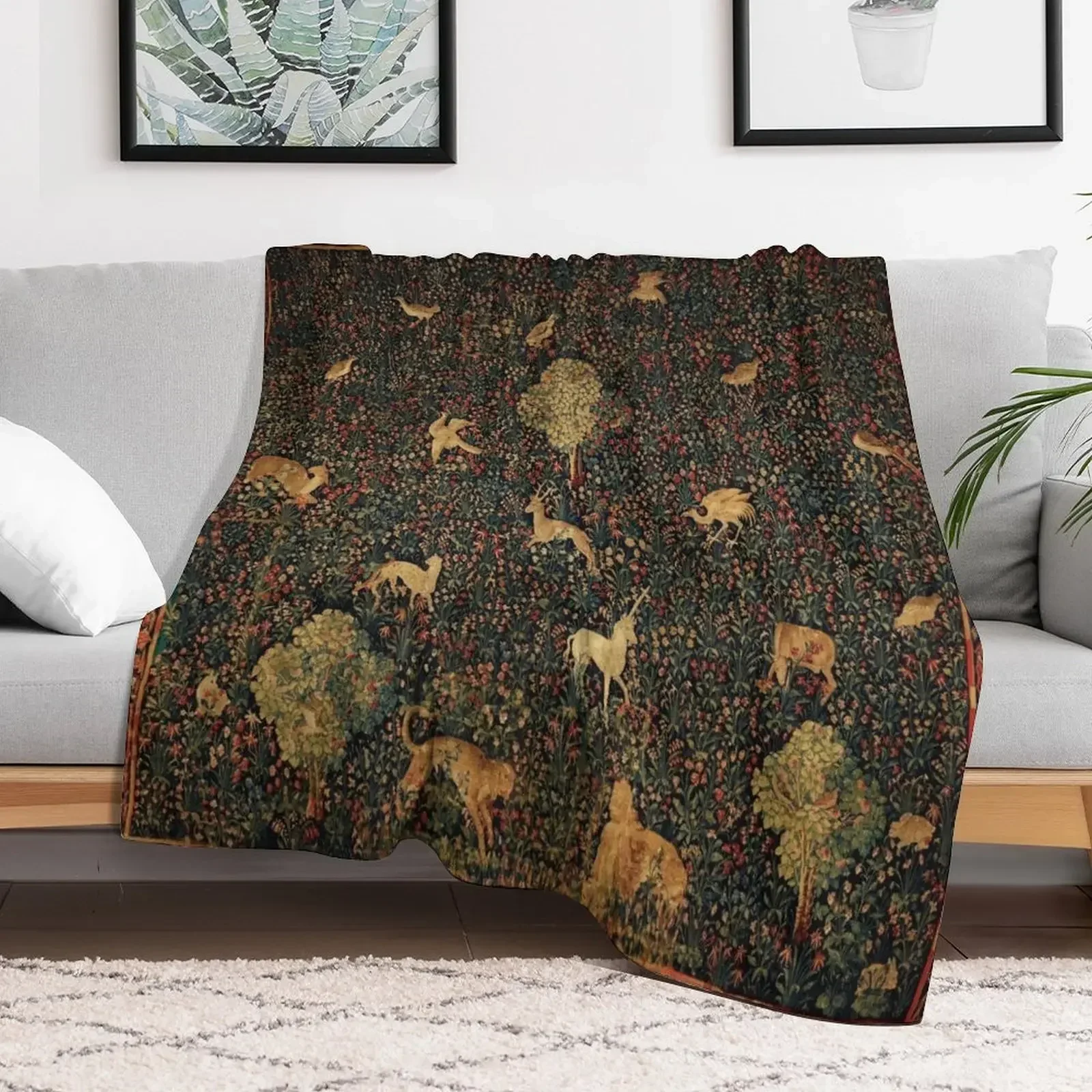 UNICORN AND MEDIEVAL BESTIARY Millefleurs Red Green Floral Tapestry ,Forest Animals, Throw Blanket Bed Thins Large Blankets
UNICORN AND MEDIEVAL BESTIARY Millefleurs Red Green Floral Tapestry ,Forest Animals, Throw Blanket Bed Thins Large Blankets
