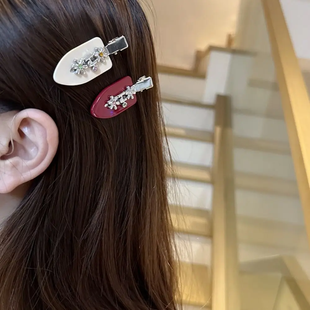 Simple Rhinestones Traceless Hairpin Flower Metal Acetate Hairpin Barrettes Y2k Makeup Hair Clip Girls
Simple Rhinestones Traceless Hairpin Flower Metal Acetate Hairpin Barrettes Y2k Makeup Hair Clip Girls