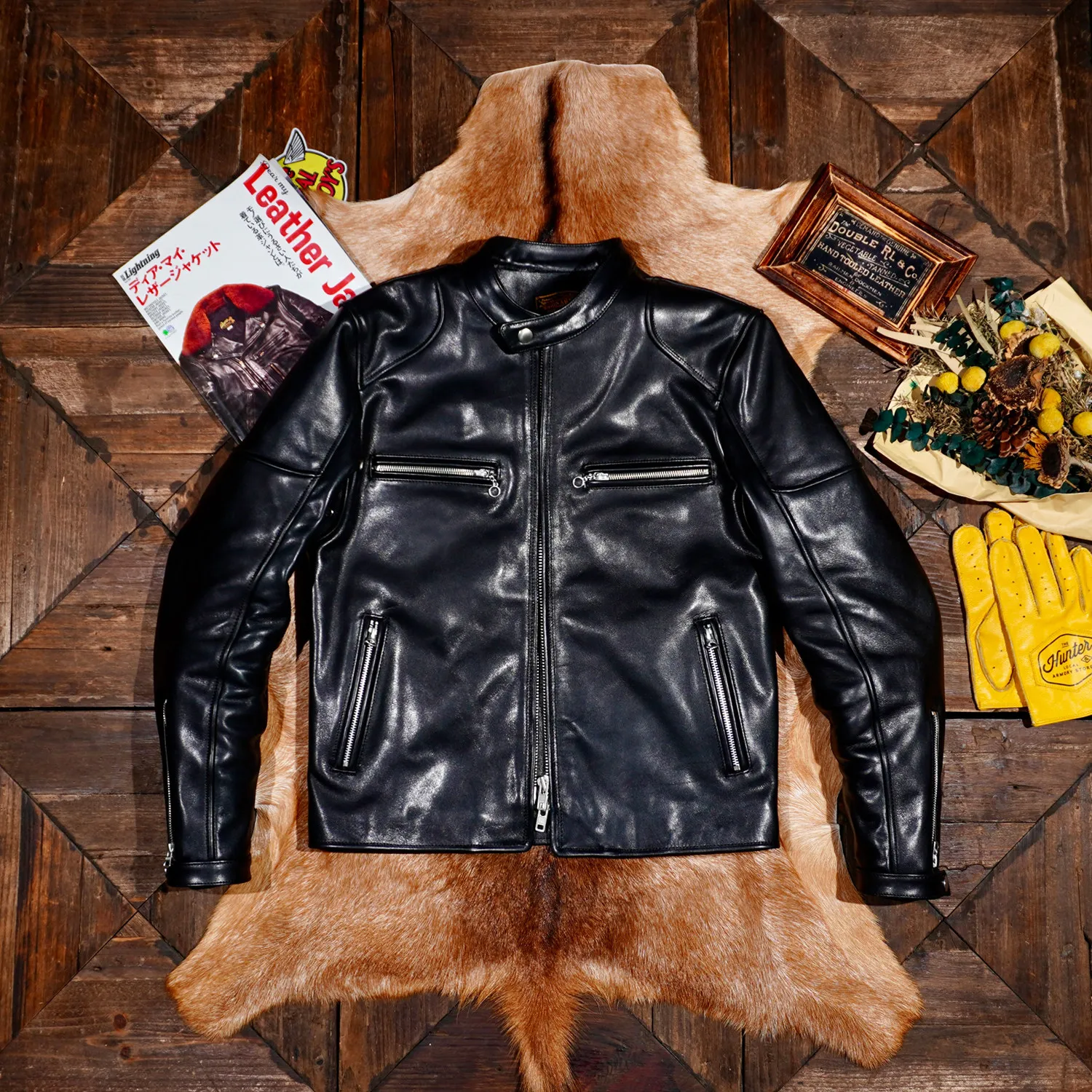 1.5MM thickness classic full vegetable tanned uncoated horse leather locomotive short stand-up collar J100 slim jacket
1.5MM thickness classic full vegetable tanned uncoated horse leather locomotive short stand-up collar J100 slim jacket