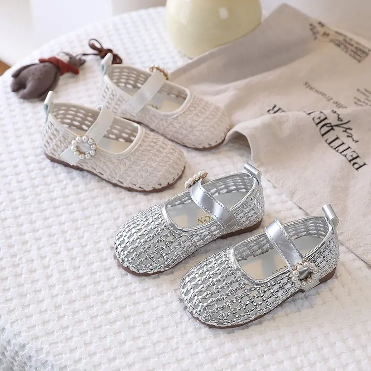 JGSHOWKITO Girls Hollow Sandals 2026 Spring Summer Kids Shoes Cut-outs Breathable with Flower Buckle Princess Sweet Soft 21-30
JGSHOWKITO Girls Hollow Sandals 2026 Spring Summer Kids Shoes Cut-outs Breathable with Flower Buckle Princess Sweet Soft 21-30