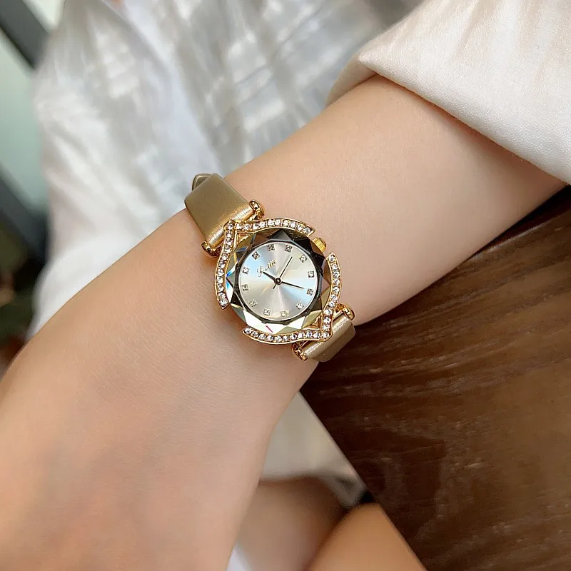 Light Luxury Women's Quartz Watch Diamond Waterproof Leather Strap Elegant Bracelet Fashion Ladies Wristwatch Reloj Mujer
Light Luxury Women's Quartz Watch Diamond Waterproof Leather Strap Elegant Bracelet Fashion Ladies Wristwatch Reloj Mujer