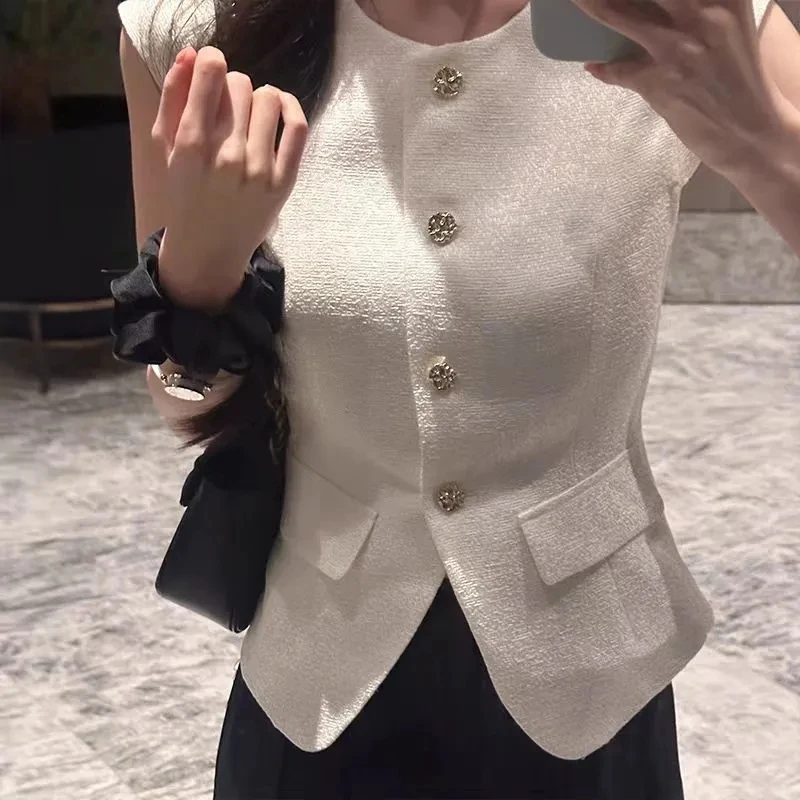 Fashion Vest Women's Light Luxury Waistcoat Suit Design Sense Fashionable High-End Short Casual Rose ButtonTemperament Pony Clip
Fashion Vest Women's Light Luxury Waistcoat Suit Design Sense Fashionable High-End Short Casual Rose ButtonTemperament Pony Clip