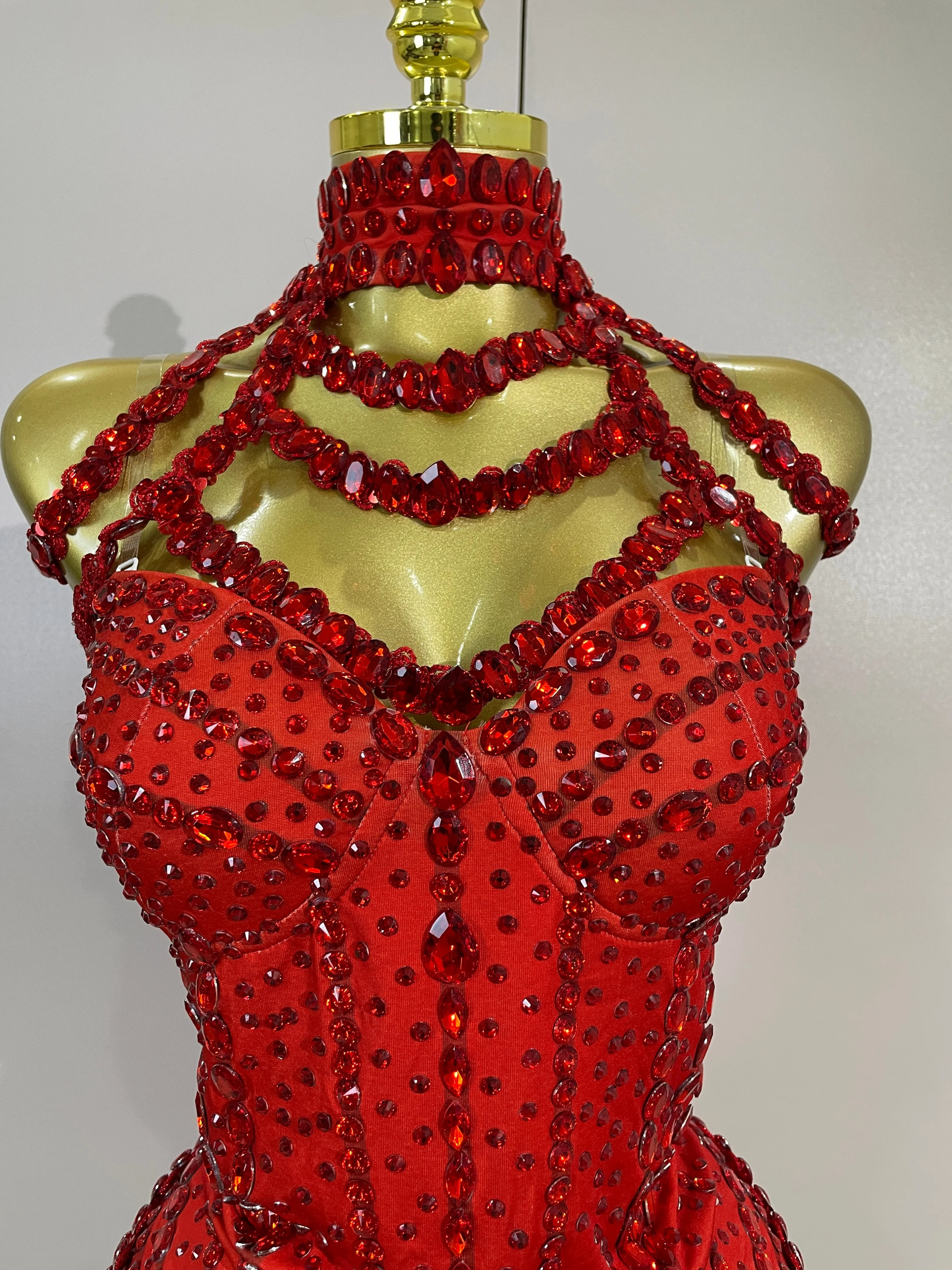 New Luxury Sparkly Red Rhinestones Stretch Bodysuit Women Birthday Party Nightclub Bar Singer Dancer Performance Stage Costume
New Luxury Sparkly Red Rhinestones Stretch Bodysuit Women Birthday Party Nightclub Bar Singer Dancer Performance Stage Costume