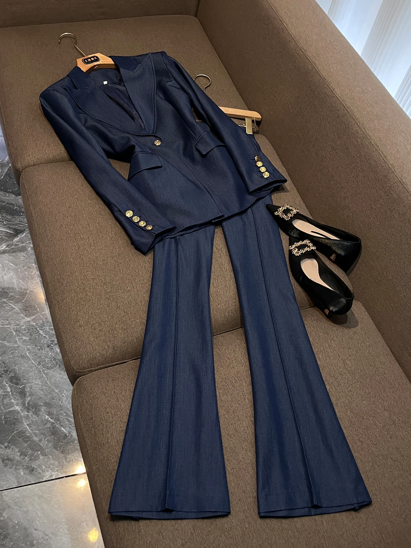 Slim Fit Denim Jacket And Pants Set One Button Design Fashionable Celebrity Style Two Piece Suit for Women over 35 Years Old
Slim Fit Denim Jacket And Pants Set One Button Design Fashionable Celebrity Style Two Piece Suit for Women over 35 Years Old