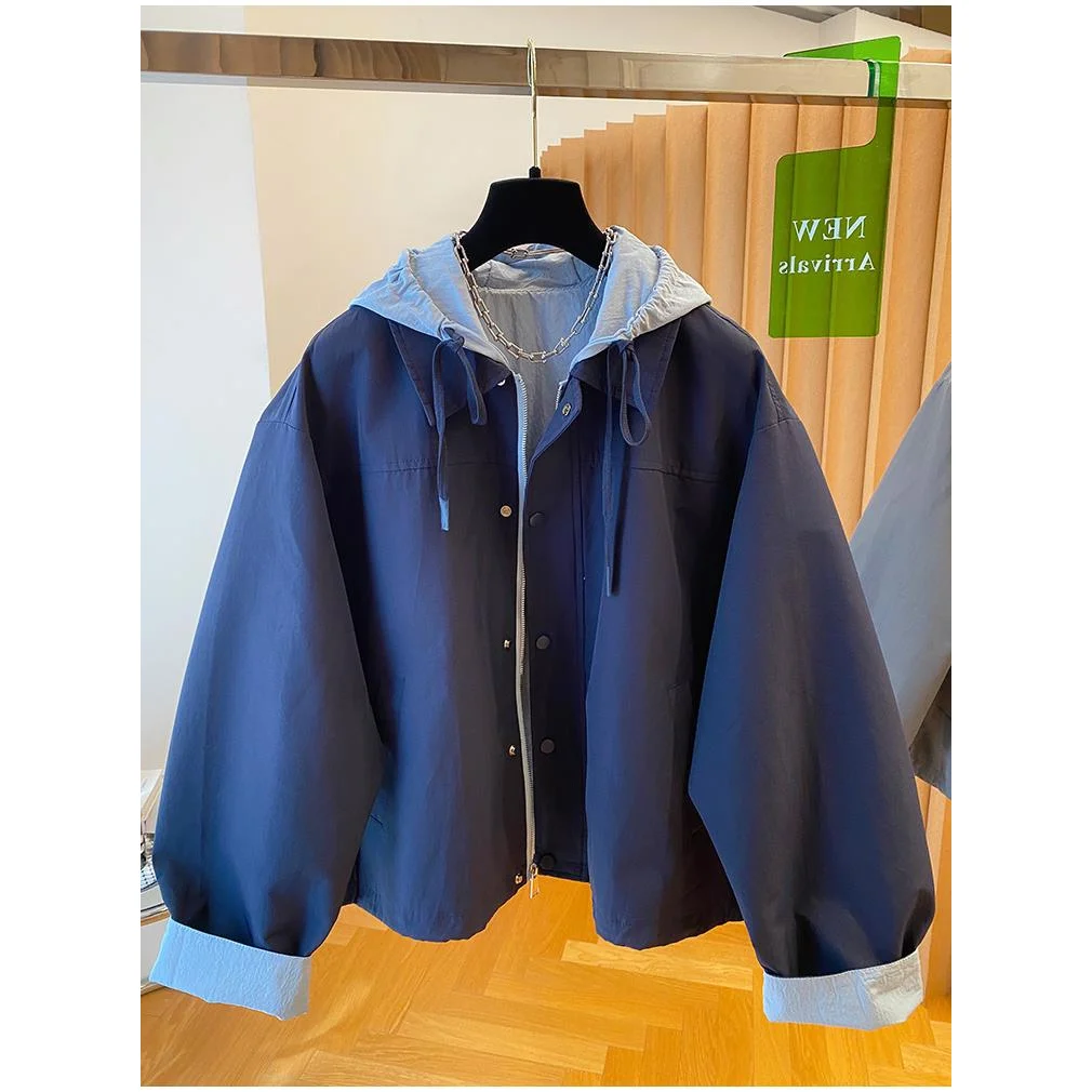 Осенне-зимняя модная куртка большого размера (до 250 фунтов) с капюшоном и шнурком, ветрозащитная, в европейском стиле, из полиэфирного волокна, длинная.
Осенне-зимняя модная куртка большого размера (до 250 фунтов) с капюшоном и шнурком, ветрозащитная, в европейском стиле, из полиэфирного волокна, длинная.