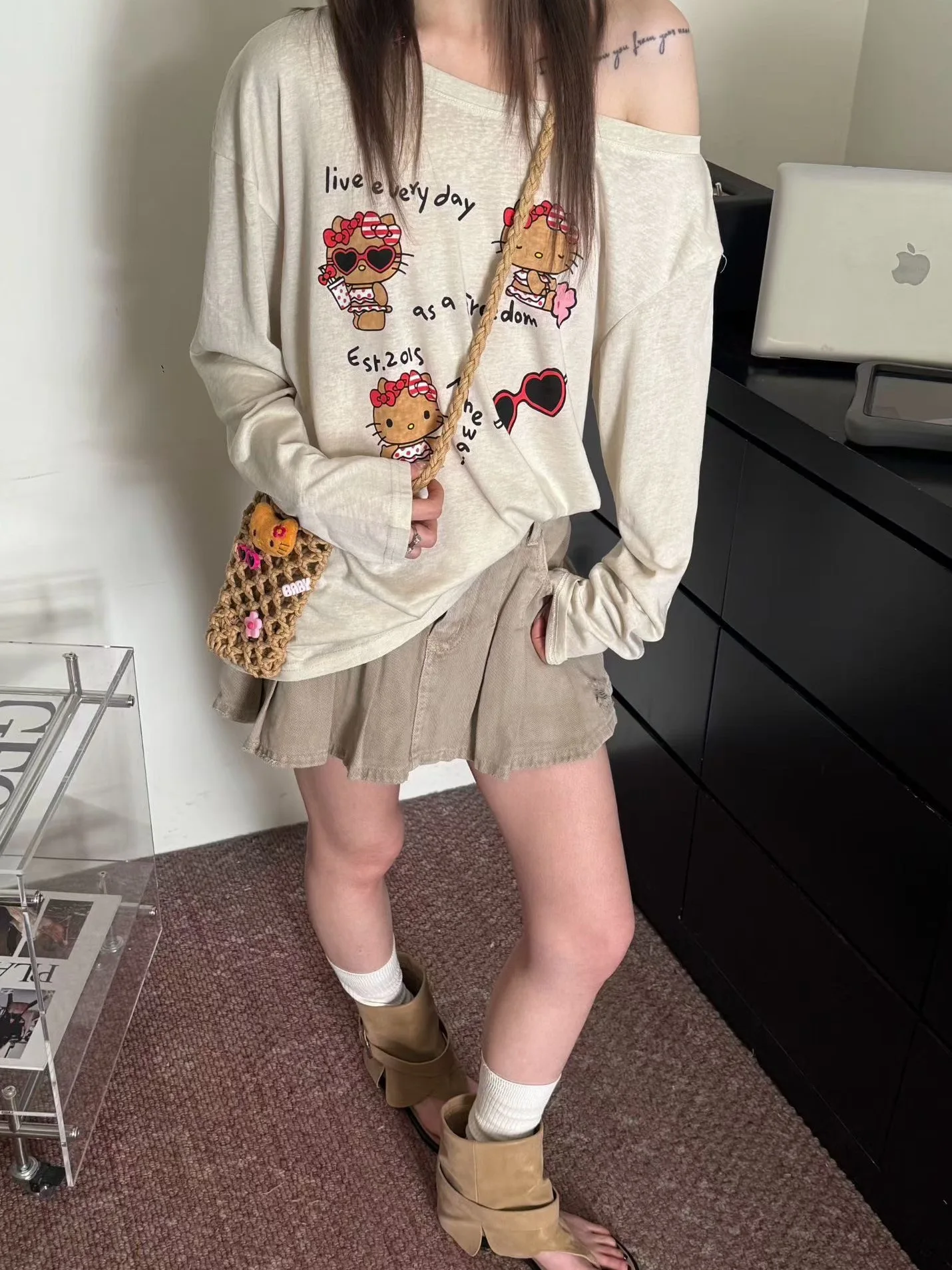 Sweet And Cool Style Kitty Shoulder T-Shirt And Skirt Two-Piece Set Light Beige Casual Comfortable Cotton Long Sleeve
Sweet And Cool Style Kitty Shoulder T-Shirt And Skirt Two-Piece Set Light Beige Casual Comfortable Cotton Long Sleeve