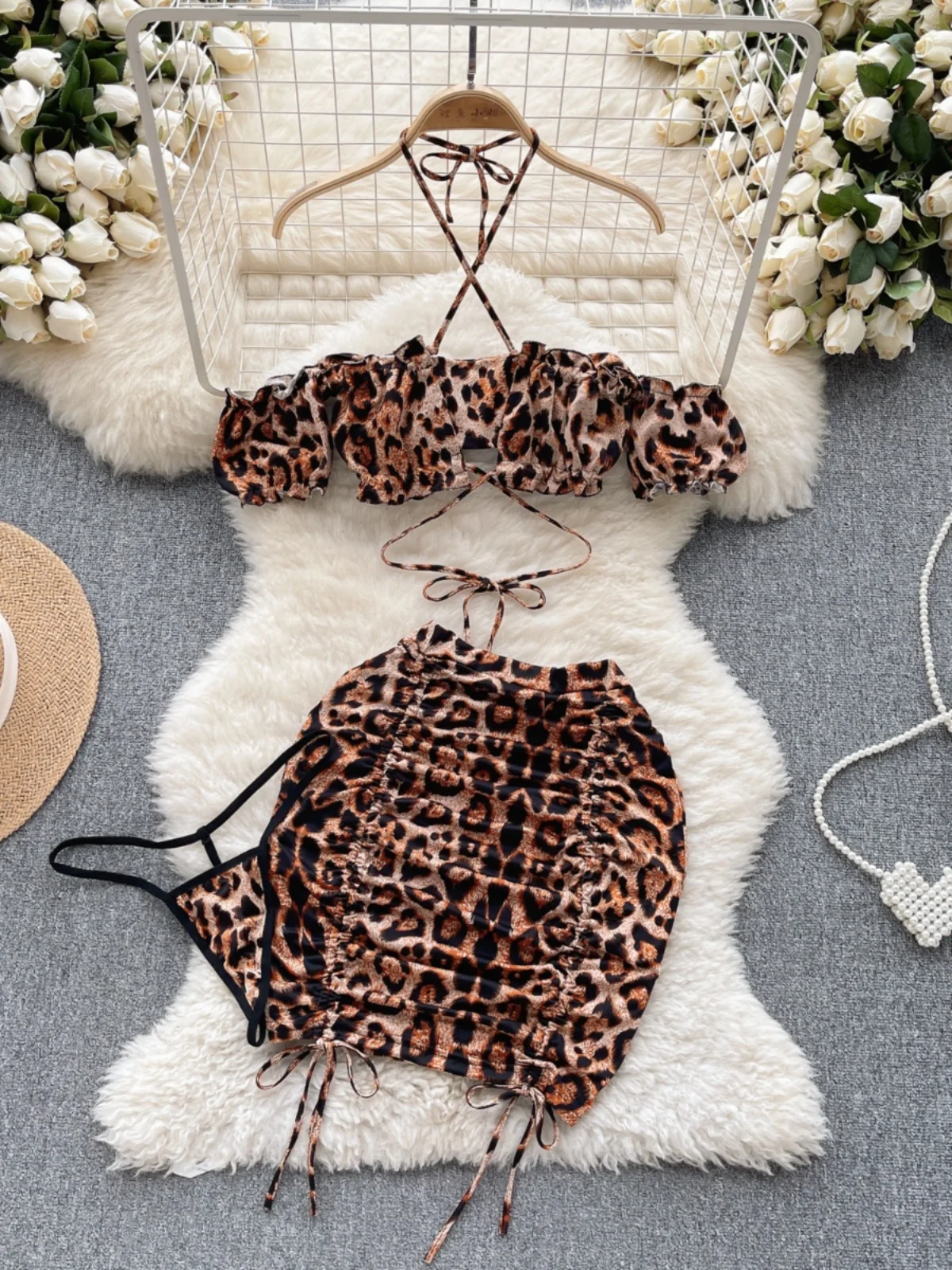 Sexy Leopard Print Three-Piece Set Women's Hollow out Strapless Vest Pleated Drawstring Skirt Fashionable Summer Outfit
Sexy Leopard Print Three-Piece Set Women's Hollow out Strapless Vest Pleated Drawstring Skirt Fashionable Summer Outfit