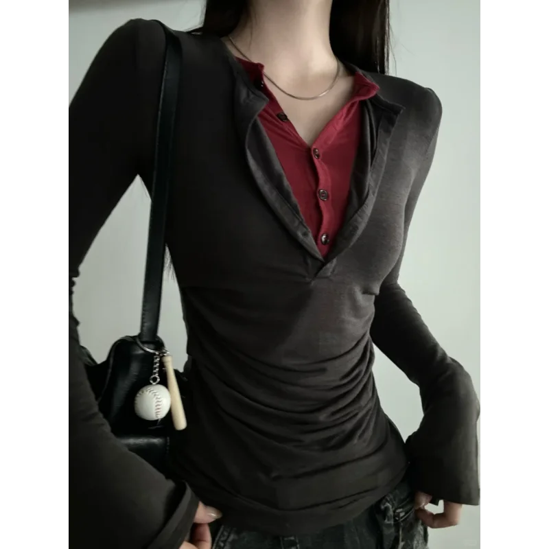 Черная лоскутная футболка с длинными рукавами в корейском стиле для женщин, осенне-зимняя тонкая плиссированная нижняя рубашка, искусственный топ из двух частей
Черная лоскутная футболка с длинными рукавами в корейском стиле для женщин, осенне-зимняя тонкая плиссированная нижняя рубашка, искусственный топ из двух частей