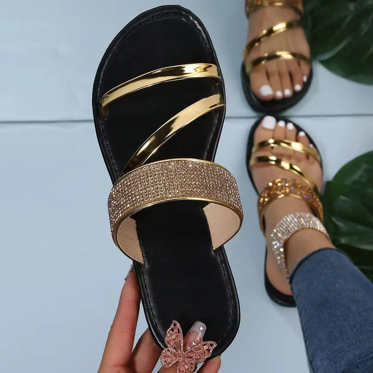 Summer Fashion Rhinestone Slippers Women Flat Sole Comfortable Lightweight Bright Simple Perfect For Beach Wear Casual Outings
Summer Fashion Rhinestone Slippers Women Flat Sole Comfortable Lightweight Bright Simple Perfect For Beach Wear Casual Outings