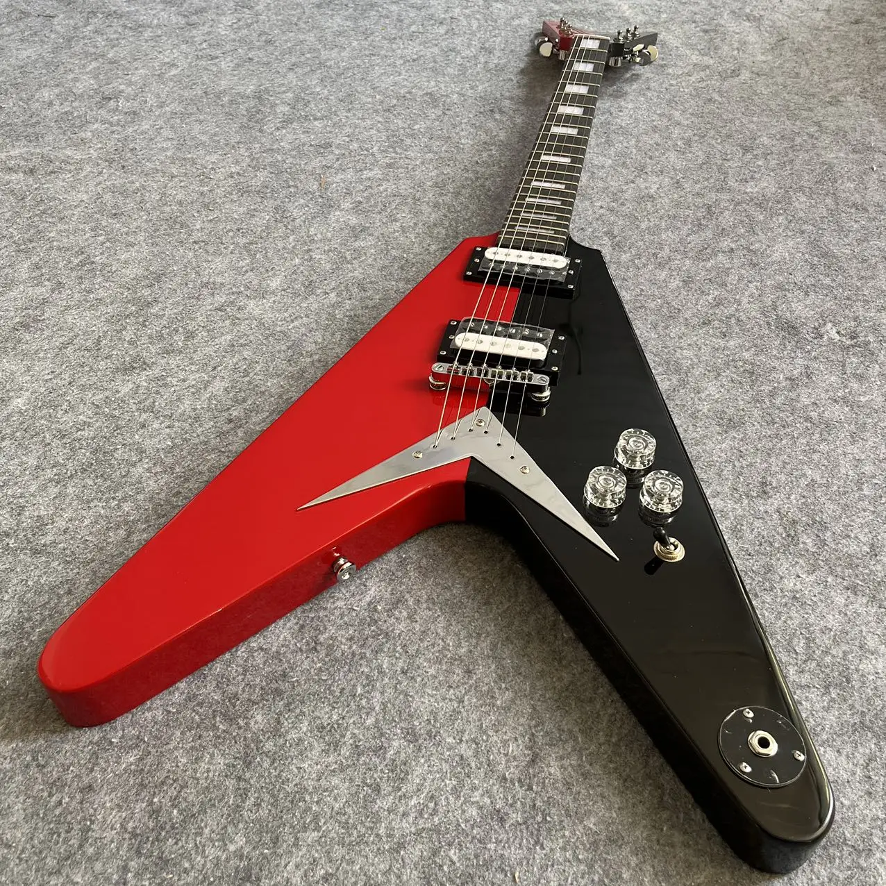 High Quality Dime Bag Electric Guitar Red and black forks Hardware Glossy Finish Alien guitar
High Quality Dime Bag Electric Guitar Red and black forks Hardware Glossy Finish Alien guitar