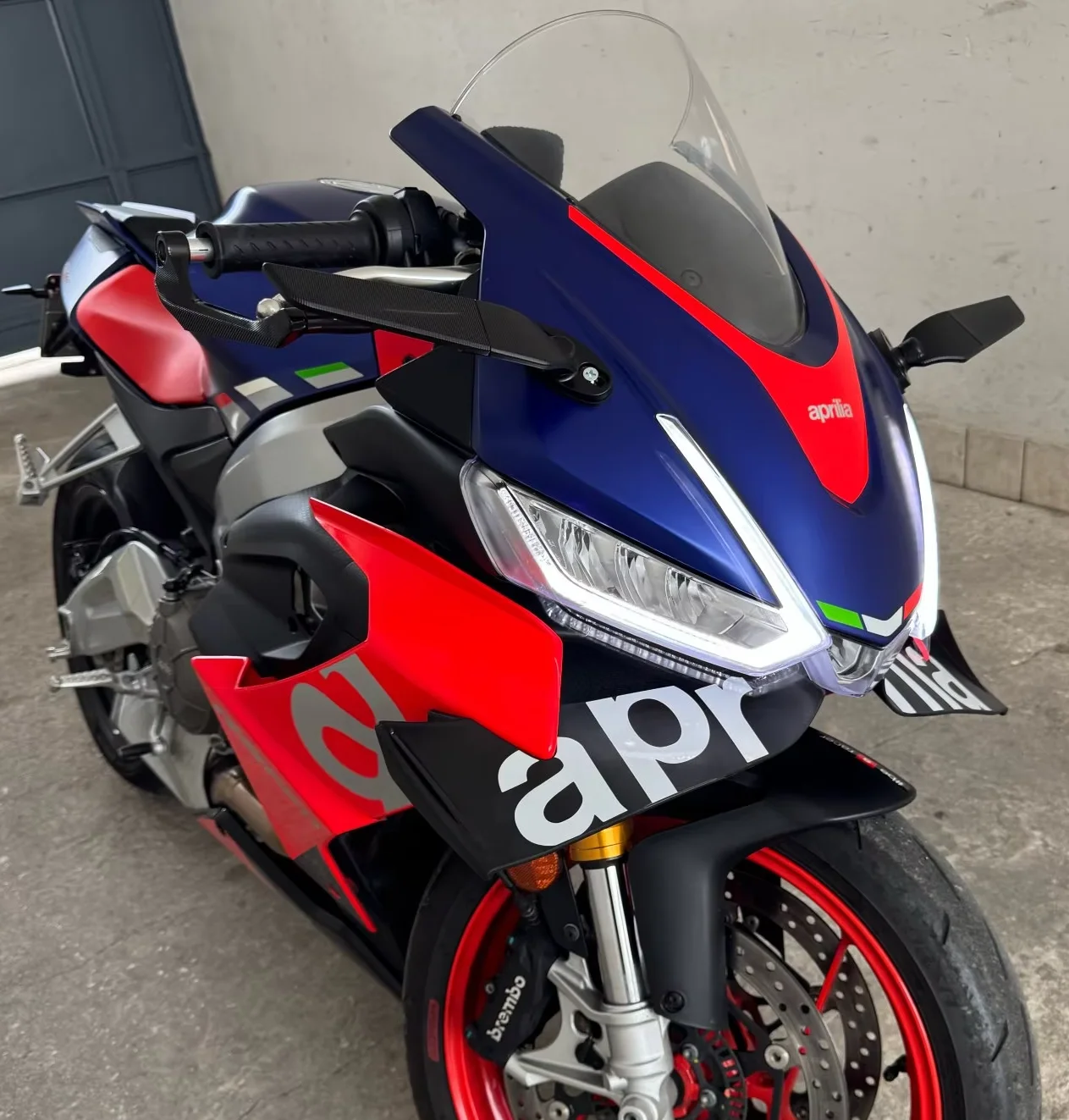 For Aprilia GPR250R APR250 rs660 RS125 RS250 Motorcycle Accessories Modified Adjustable Rotating Rearview Mirrors Side Mirrors
For Aprilia GPR250R APR250 rs660 RS125 RS250 Motorcycle Accessories Modified Adjustable Rotating Rearview Mirrors Side Mirrors