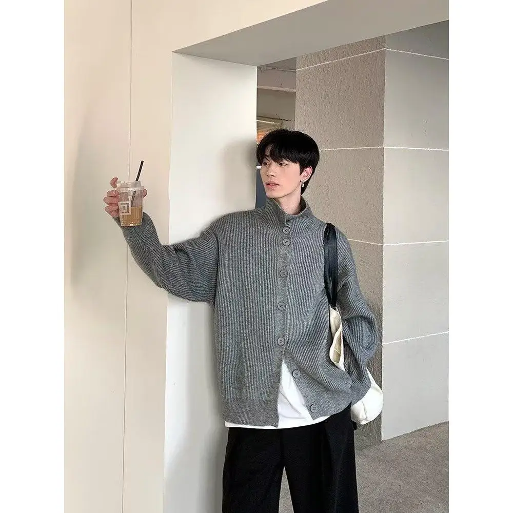 American Retro Casual V-Ne Knitted Sweater Men's Color Open Cardigan Soft Polyester Winter Long Sve Faionable
American Retro Casual V-Ne Knitted Sweater Men's Color Open Cardigan Soft Polyester Winter Long Sve Faionable