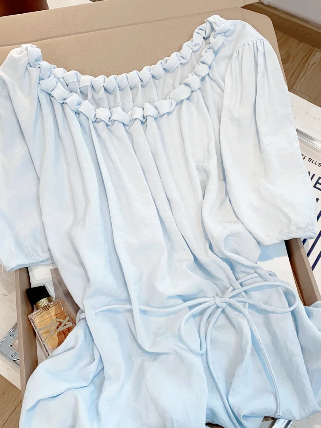 Korean Style round Neck Bubble Sleeve Shirt Women's Summer New Design Knot Waistband Slimming Top Polyester Fiber
Korean Style round Neck Bubble Sleeve Shirt Women's Summer New Design Knot Waistband Slimming Top Polyester Fiber